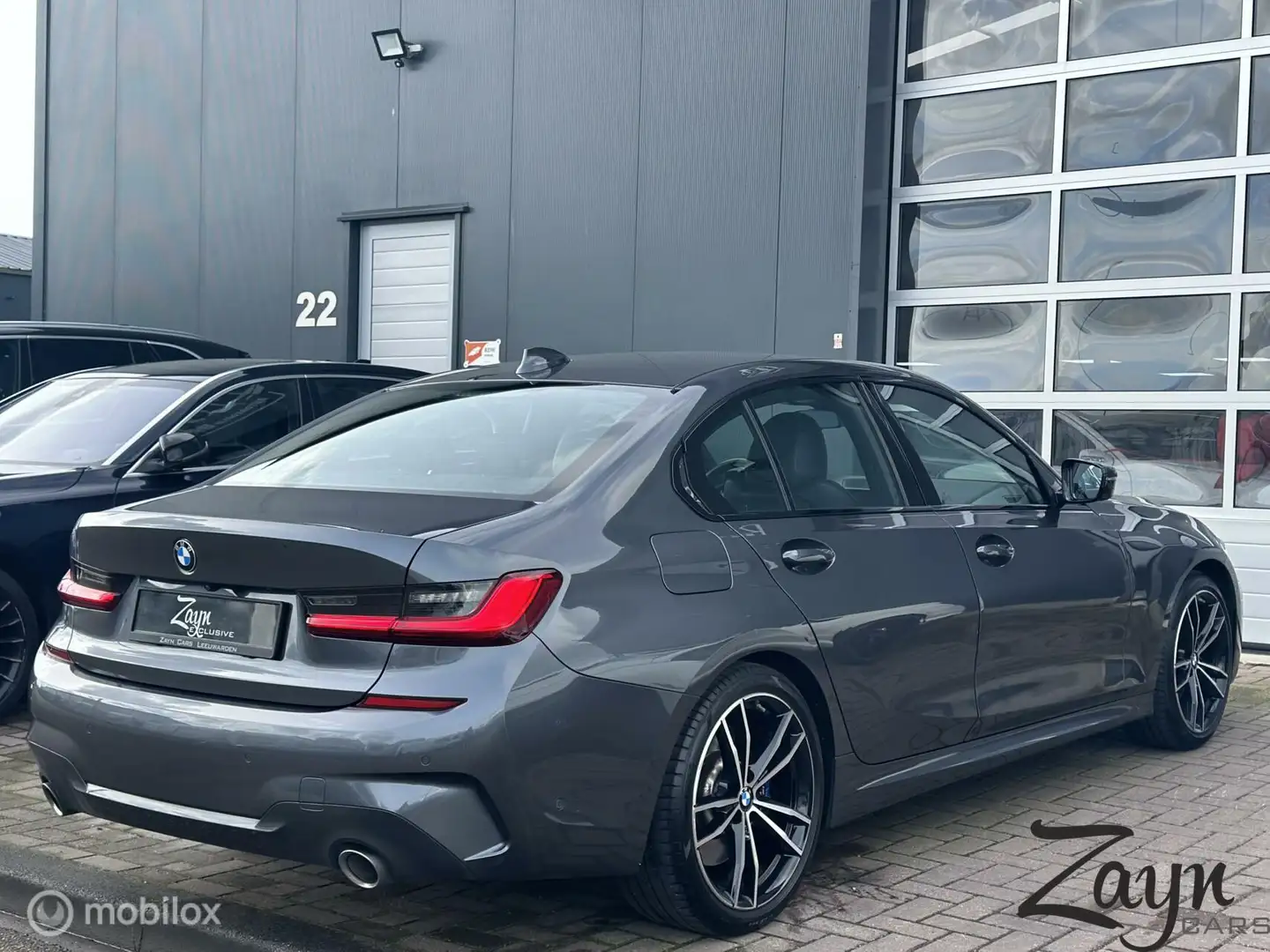 BMW 330 3-serie 330i High Executive Edition | M-Pakket | N Grijs - 2