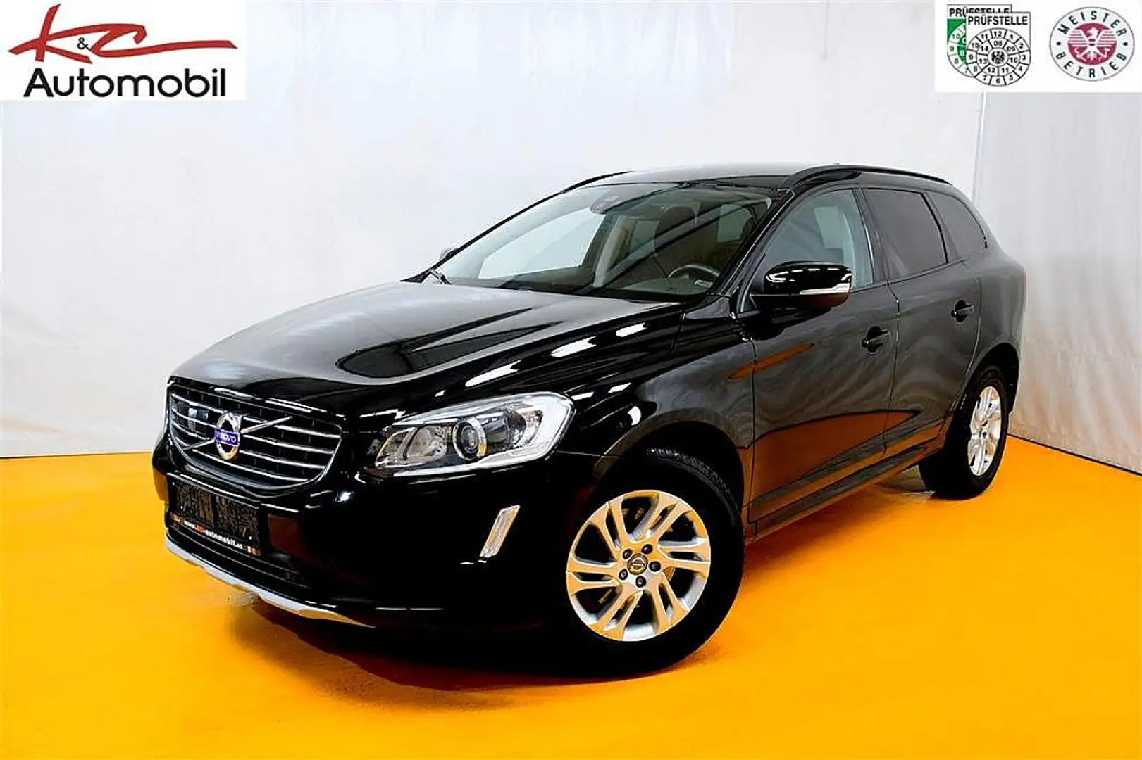 Volvo XC60 D4 Kinetic AWD Geartronic Černá - 1