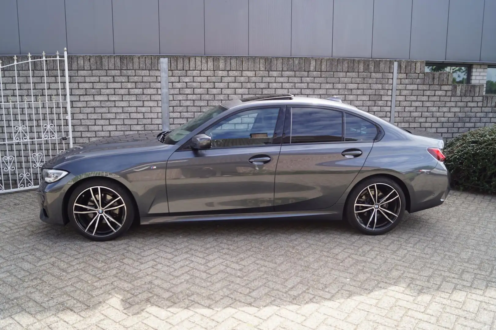 BMW 320 3-serie 320i Business Edition Plus M-Sport Autom L Grey - 2