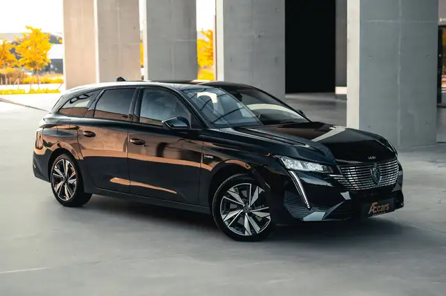 Peugeot 308 view 3