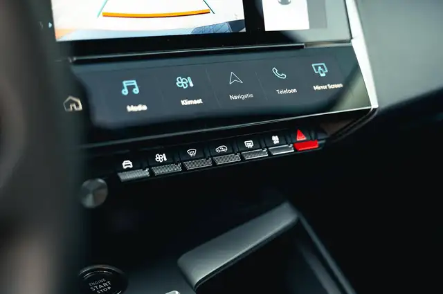 Peugeot 308 view 9