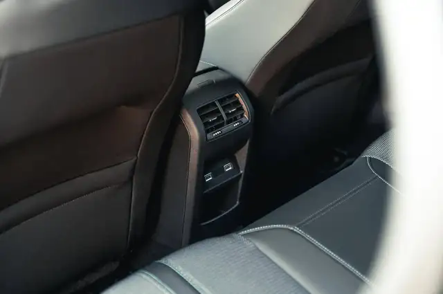 Peugeot 308 view 6