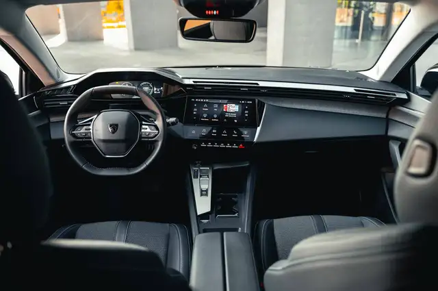 Peugeot 308 view 5