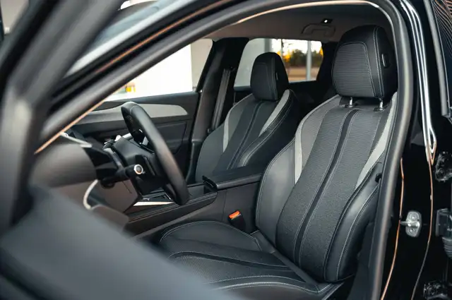 Peugeot 308 view 8