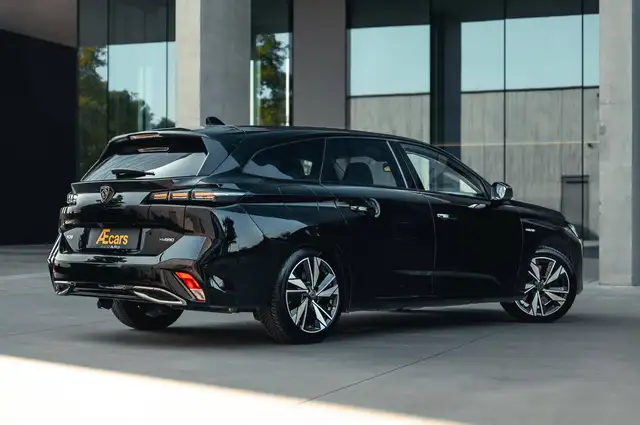 Peugeot 308 view 4