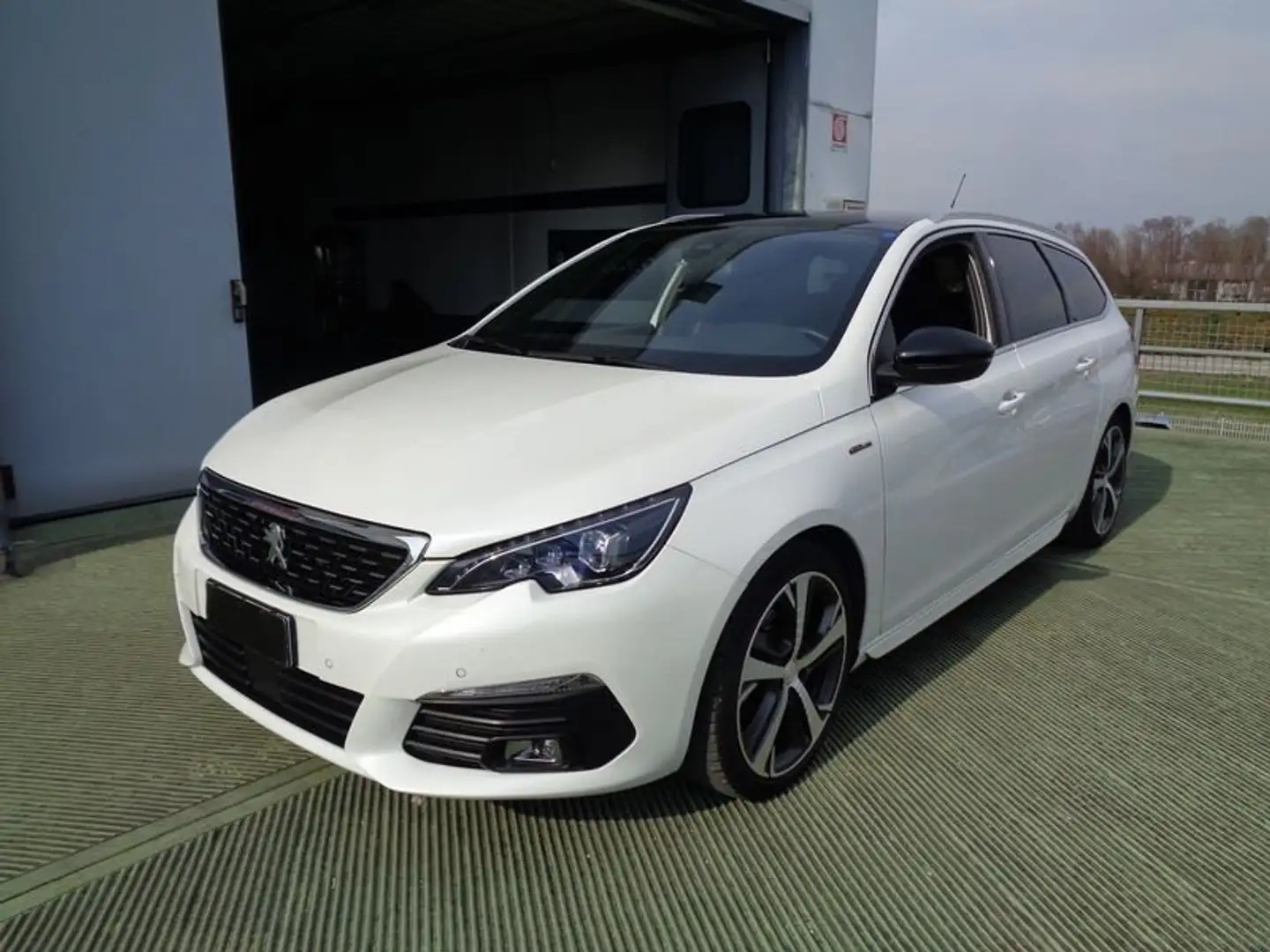 Peugeot 308 BlueHDi 130 S&S SW GT Line Beżowy - 1