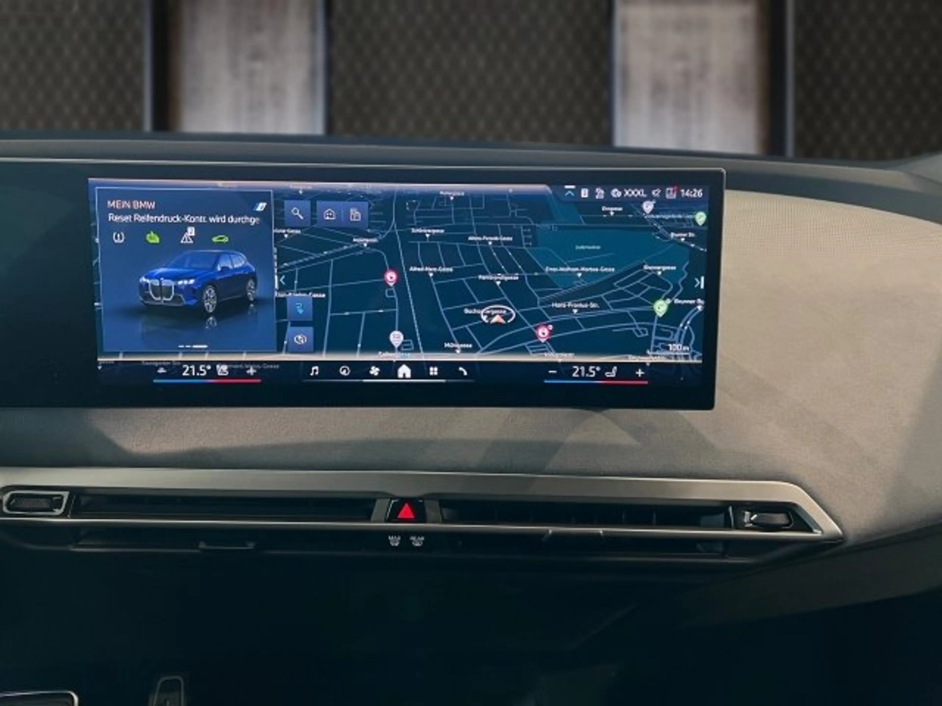 BMW iX xDrive45 — photo 8
