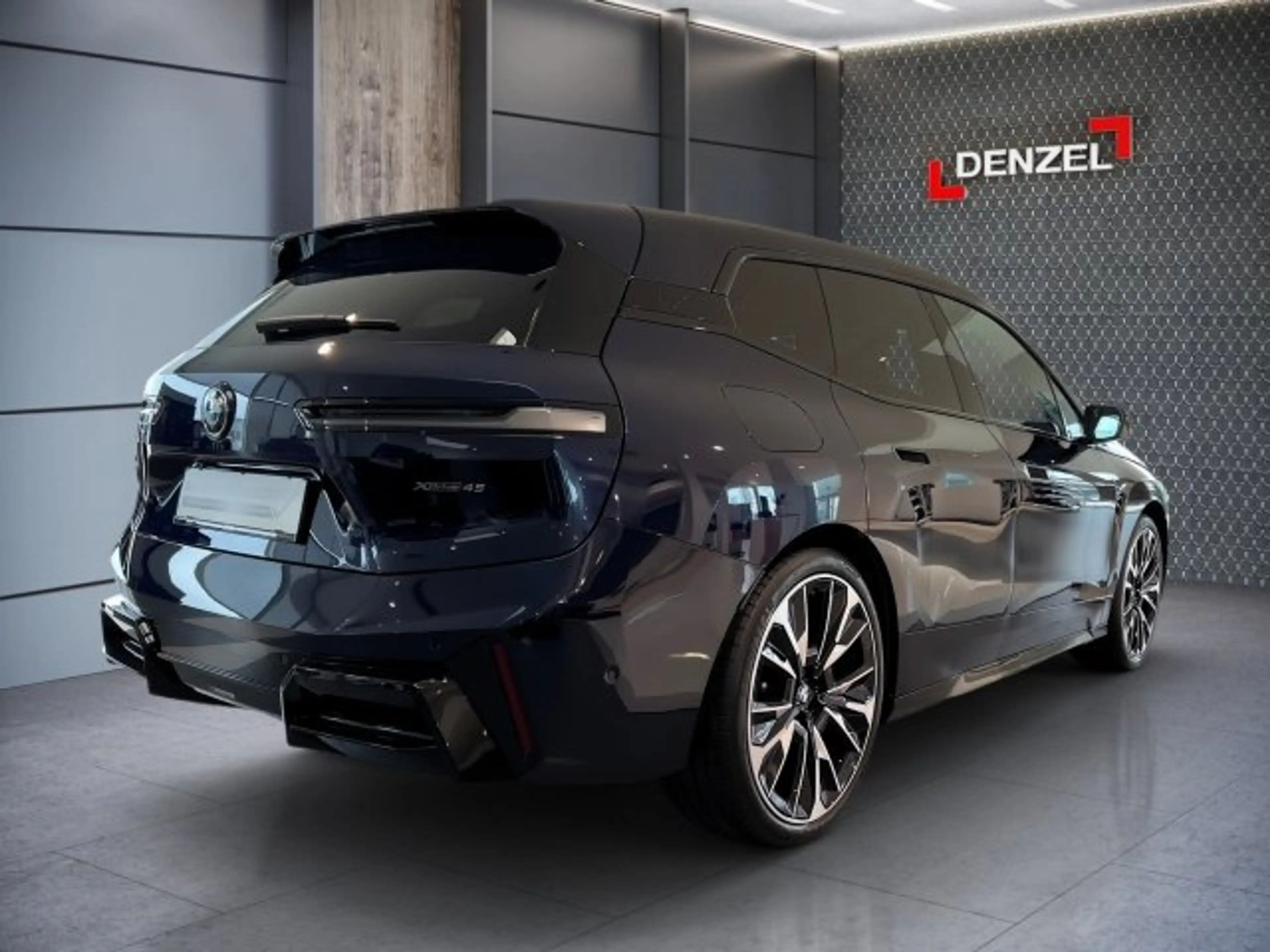 BMW iX xDrive45 — photo 4