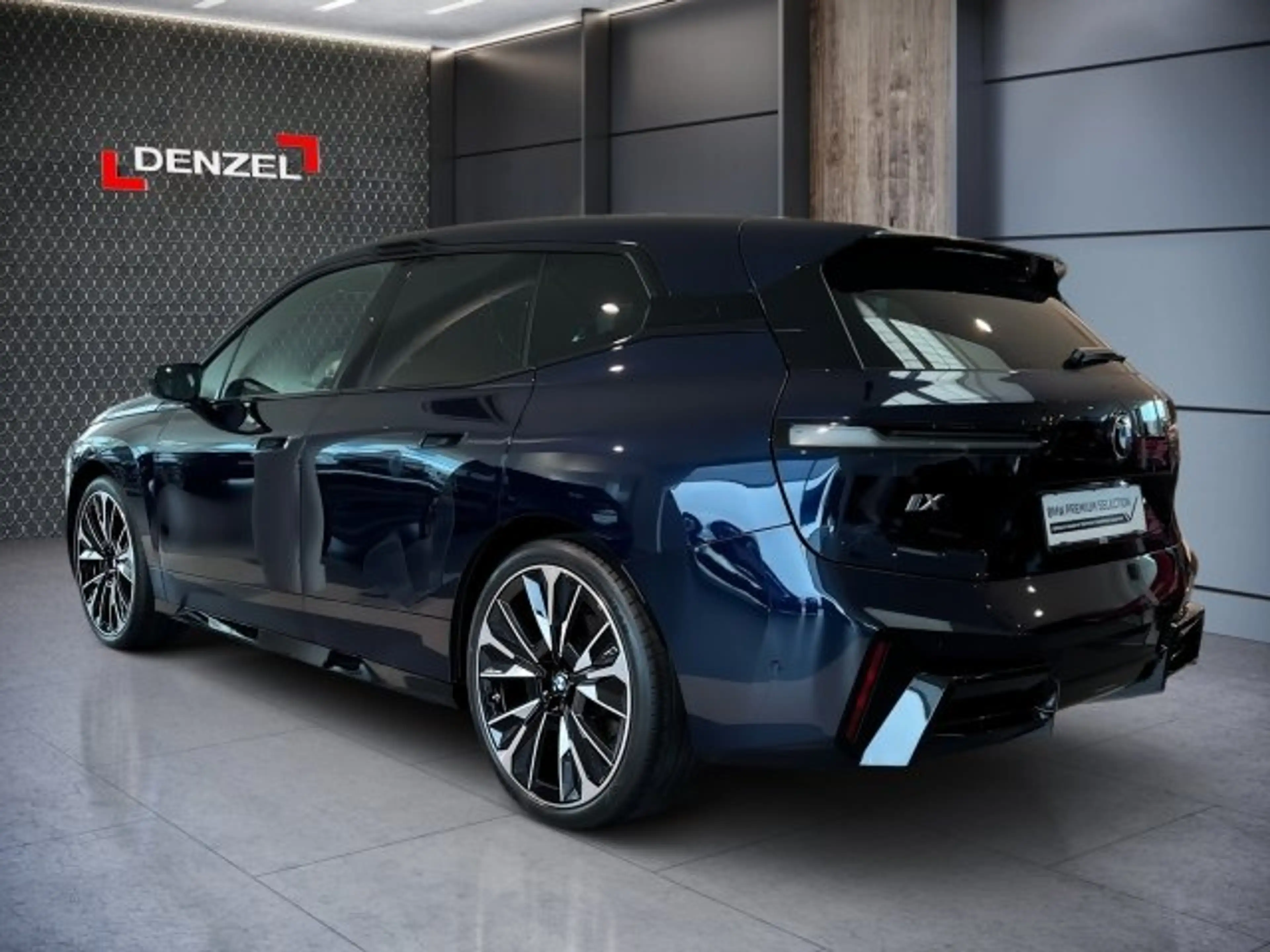 BMW iX xDrive45 — photo 3