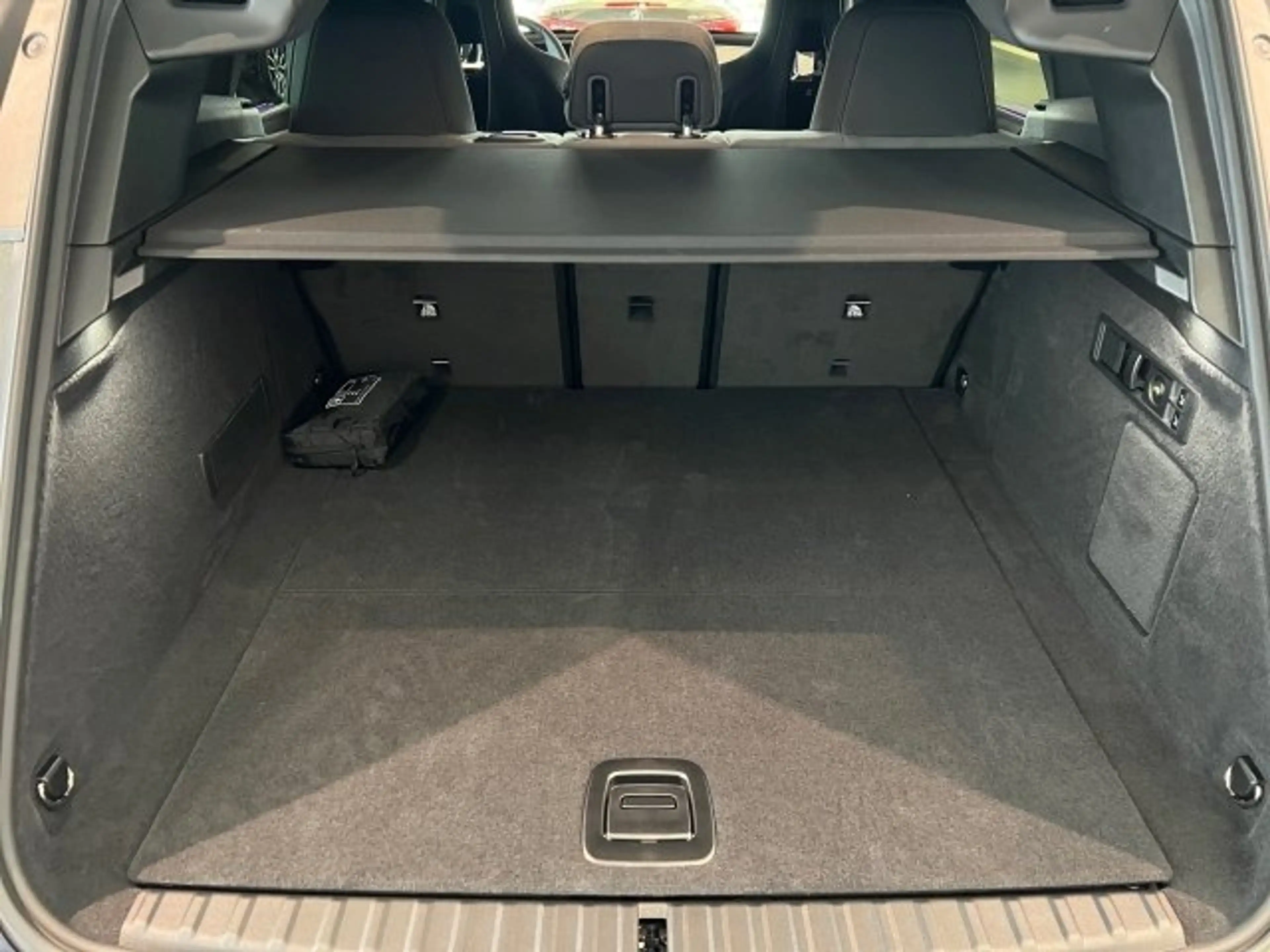 BMW iX xDrive45 — photo 10