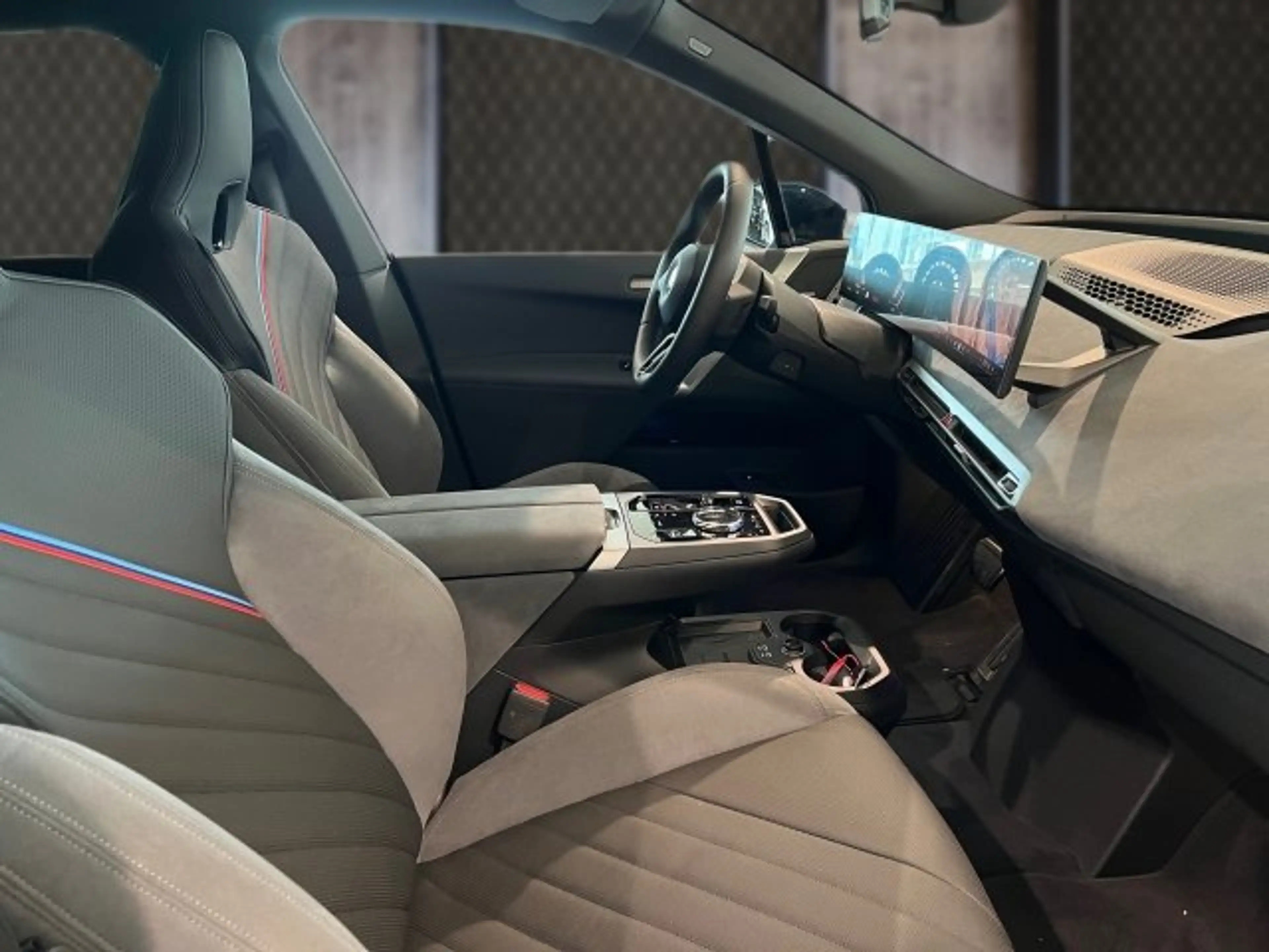 BMW iX xDrive45 — photo 6