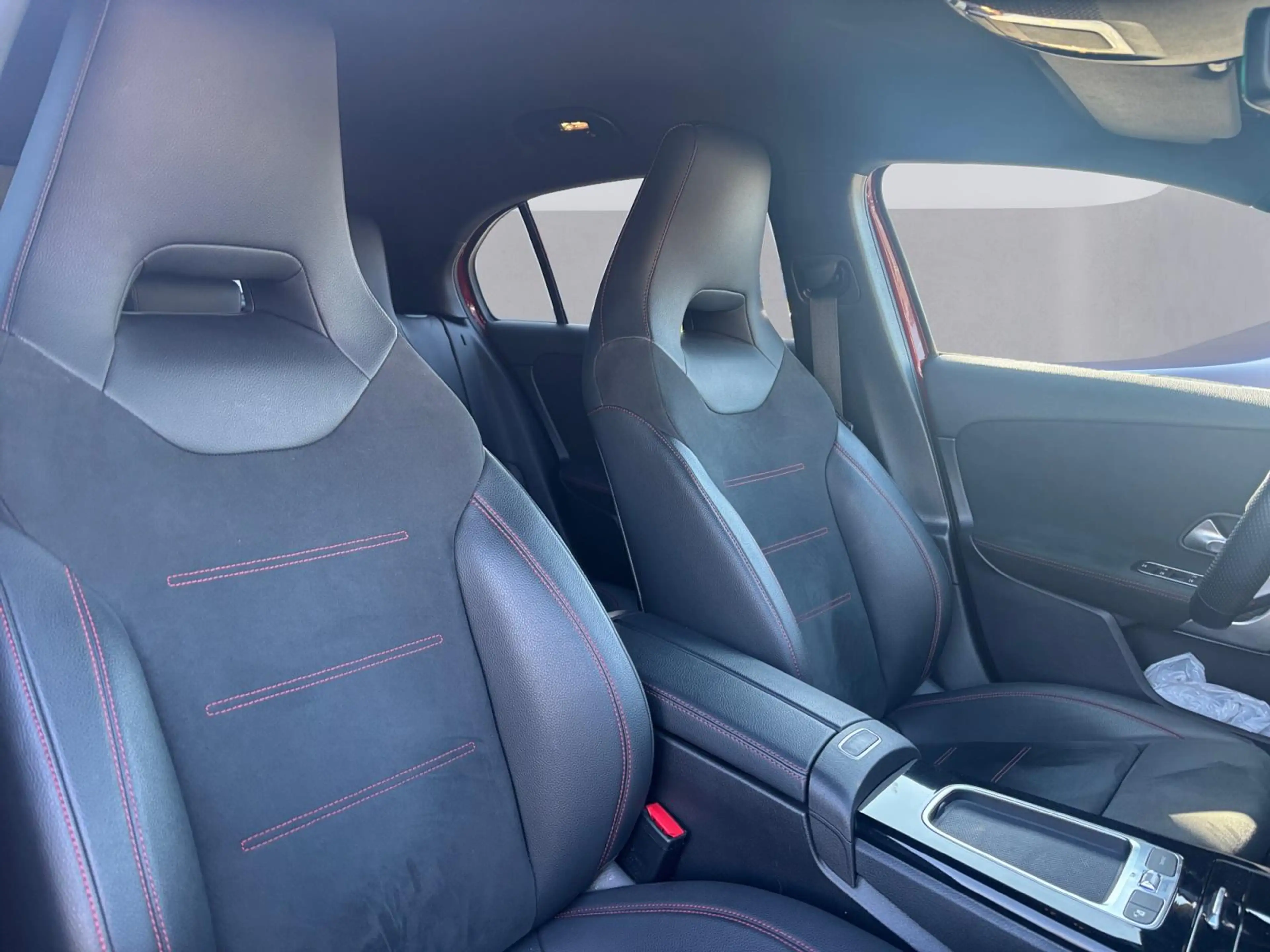 Mercedes-Benz A 180 d AMG Line — photo 10