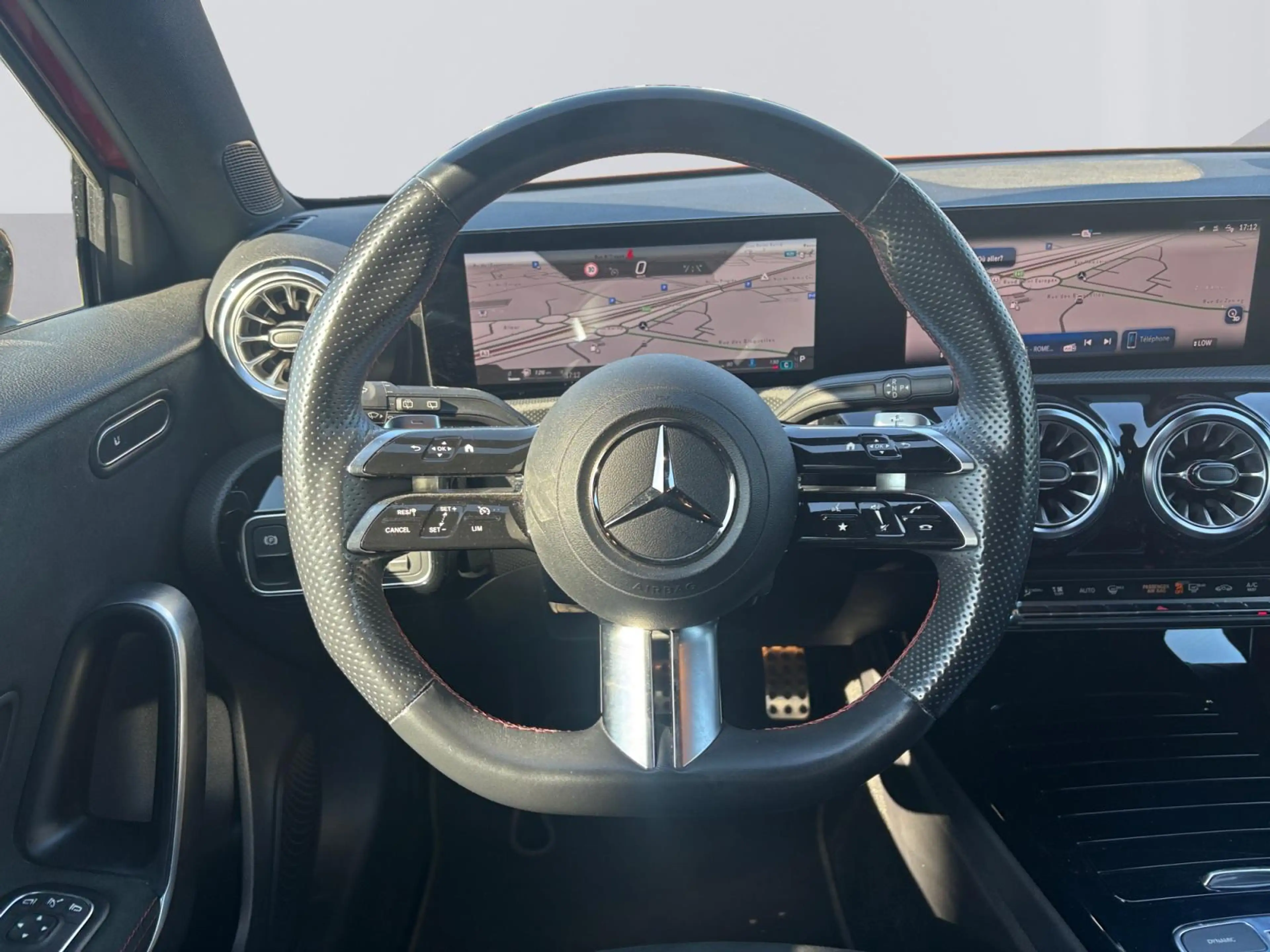 Mercedes-Benz A 180 d AMG Line — photo 12