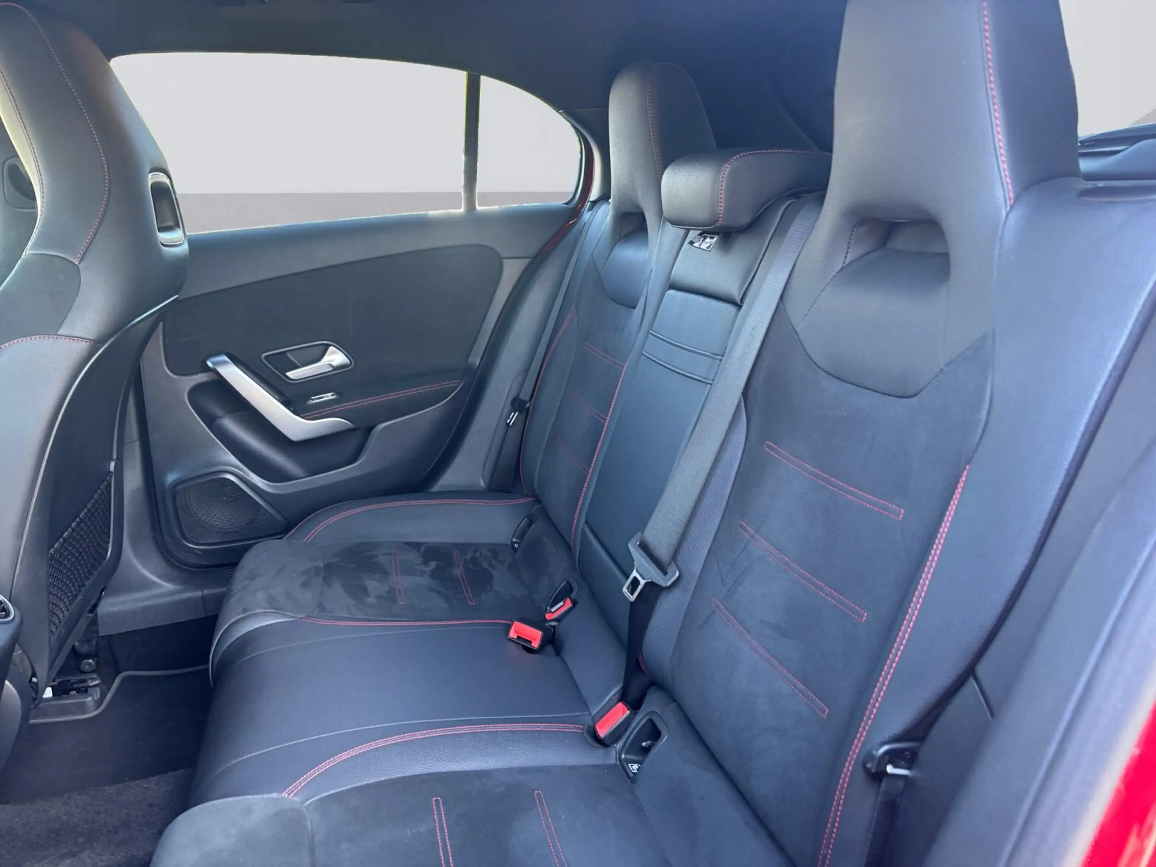 Mercedes-Benz A 180 d AMG Line — photo 13
