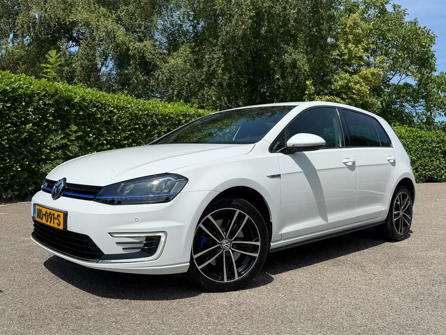 Volkswagen Golf GTE 1.4 TSI Connected Series Automaat | Navi | 17" Vel Blanc - 1