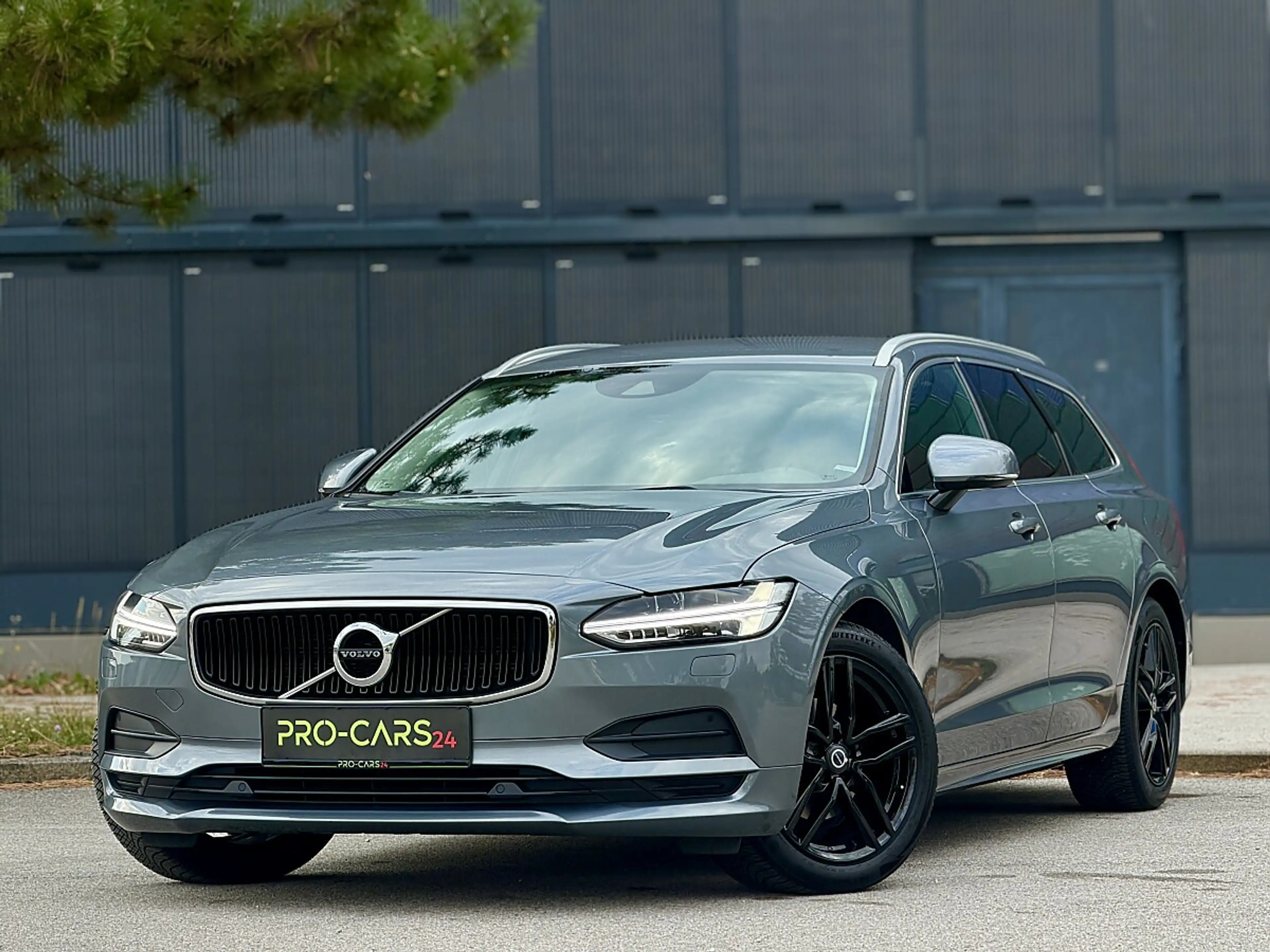 Volvo V90 D4 Momentum // Geartronic // GARANTIE // LEDER — photo 10