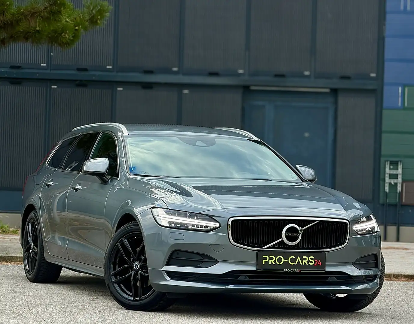 Volvo V90 D4 Momentum // Geartronic // GARANTIE // LEDER Grau - 1