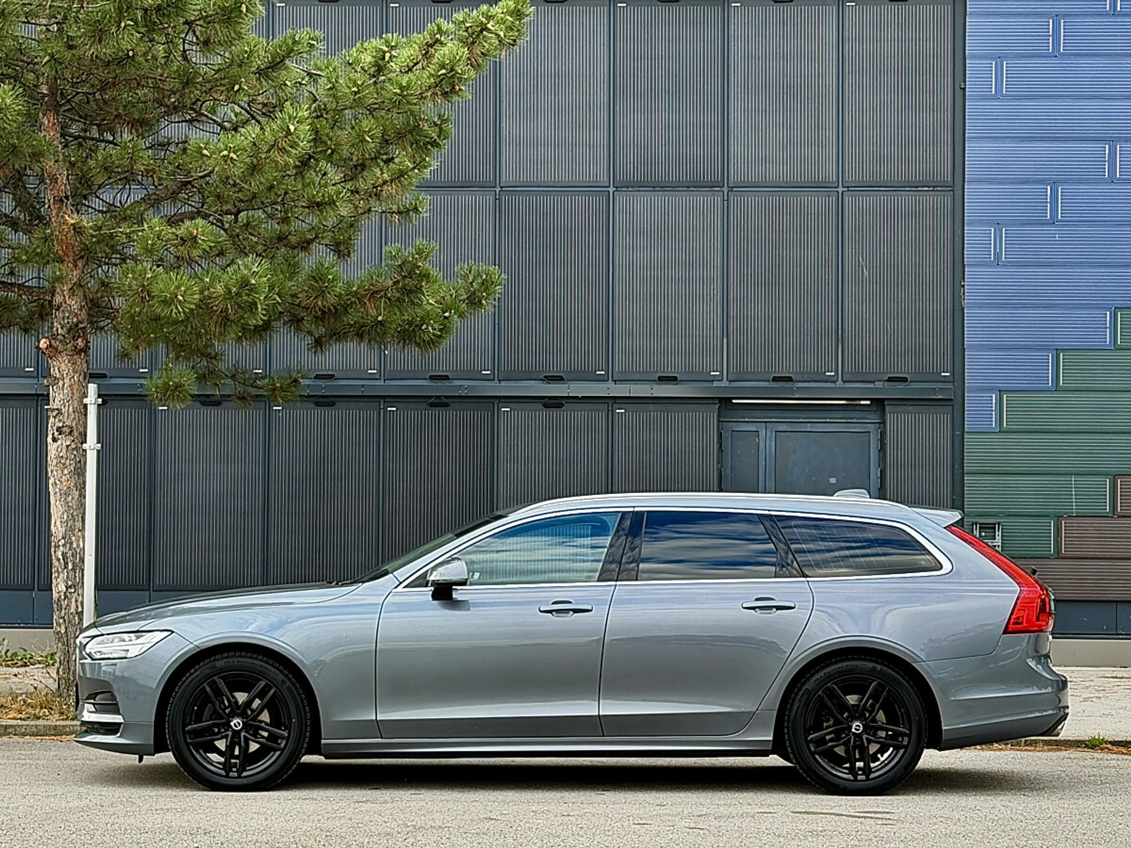 Volvo V90 D4 Momentum // Geartronic // GARANTIE // LEDER — photo 14