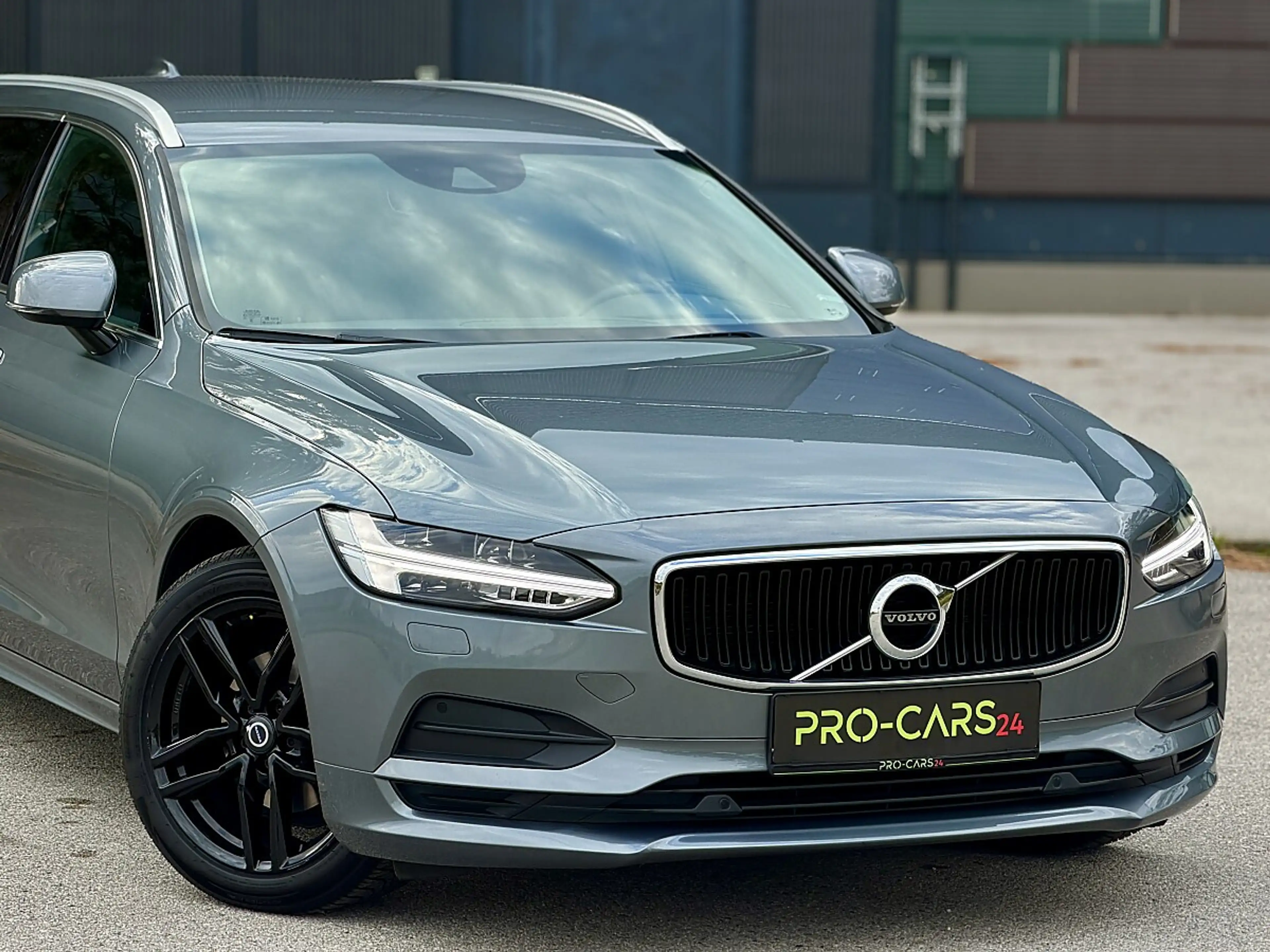 Volvo V90 D4 Momentum // Geartronic // GARANTIE // LEDER — photo 5