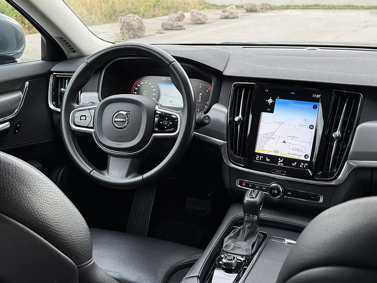 Volvo V90 D4 Momentum // Geartronic // GARANTIE // LEDER Grau - 2