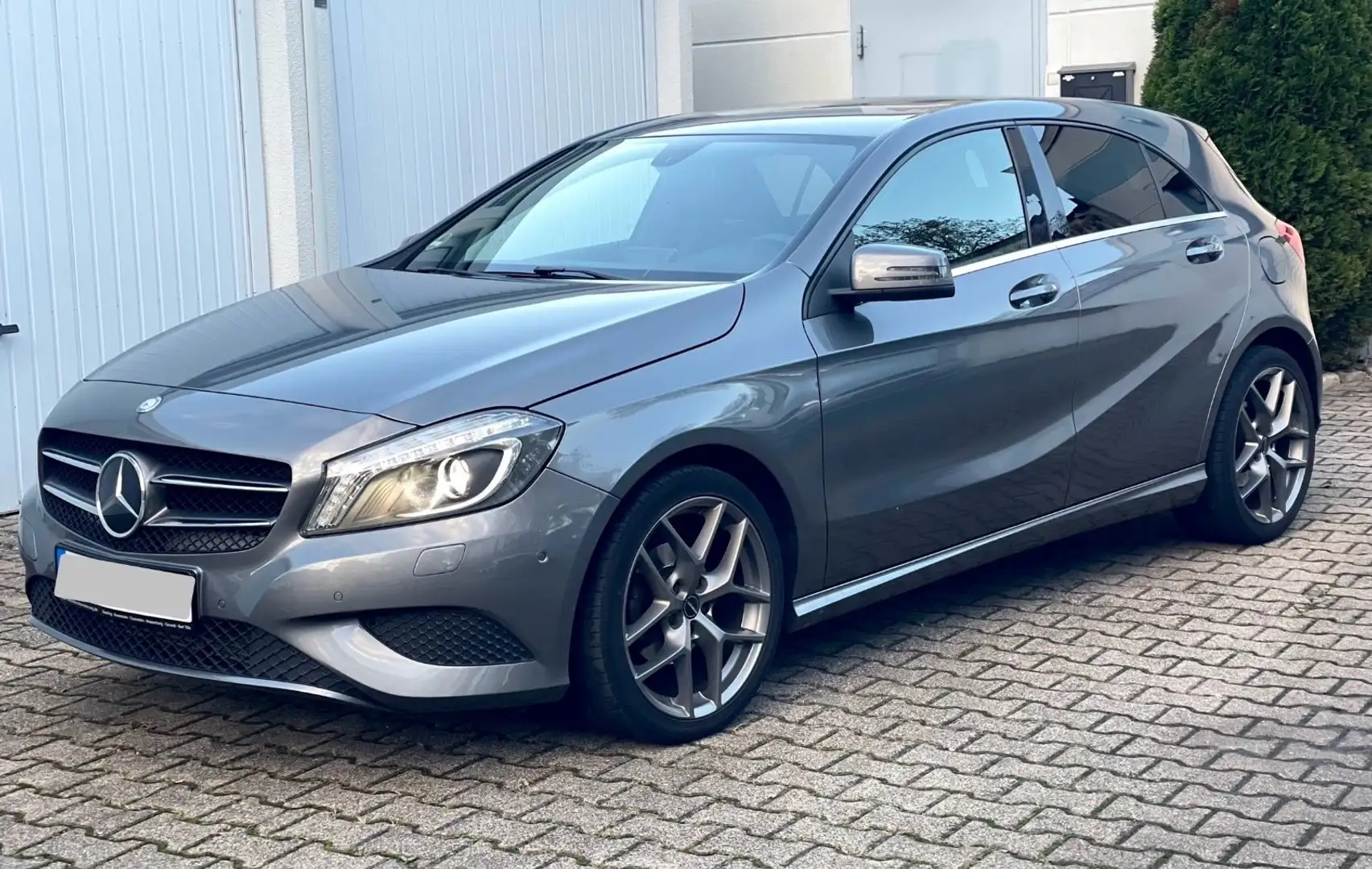 Mercedes-Benz A 180 A180CDI BlueEfficiency|LED|Bi-Xenon|Kamera|Euro5 Grau - 2