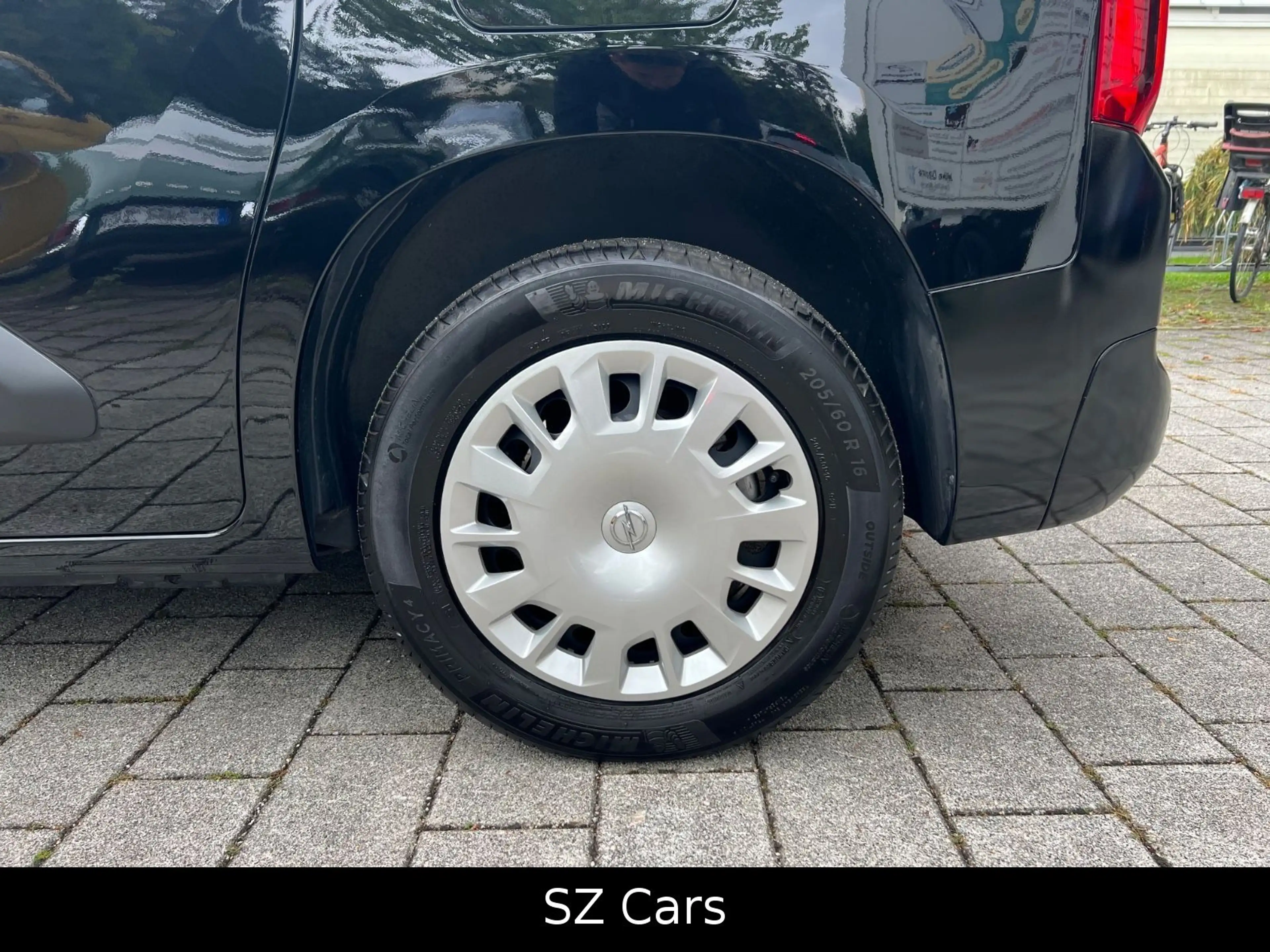 Opel Combo Life E Edition NAVI SHZ TEMP PDC 2.HAND — photo 12