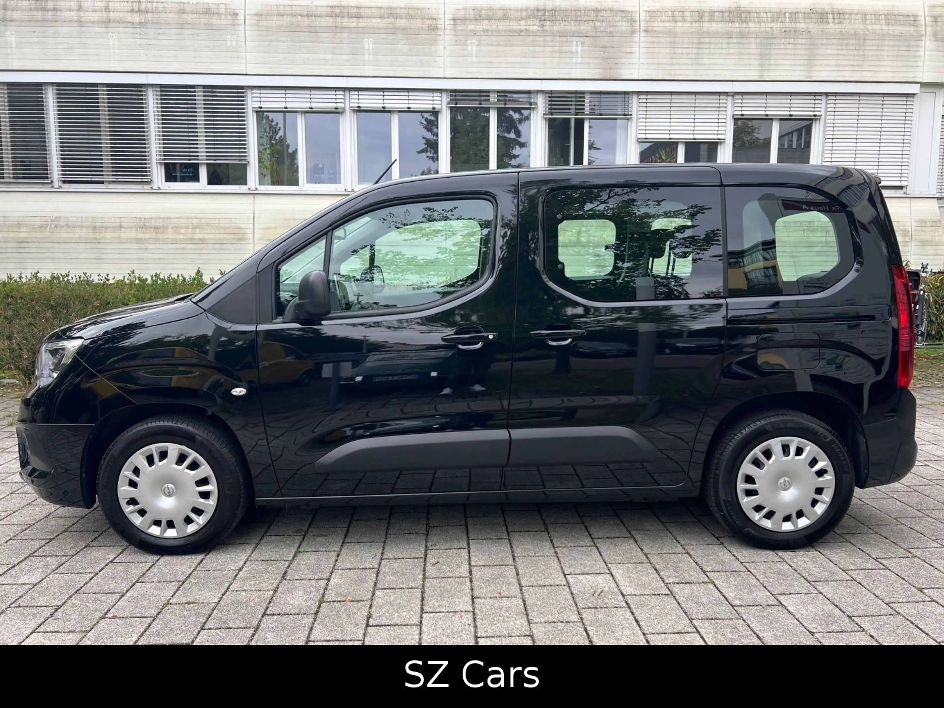 Opel Combo Life E Edition NAVI SHZ TEMP PDC 2.HAND — photo 9
