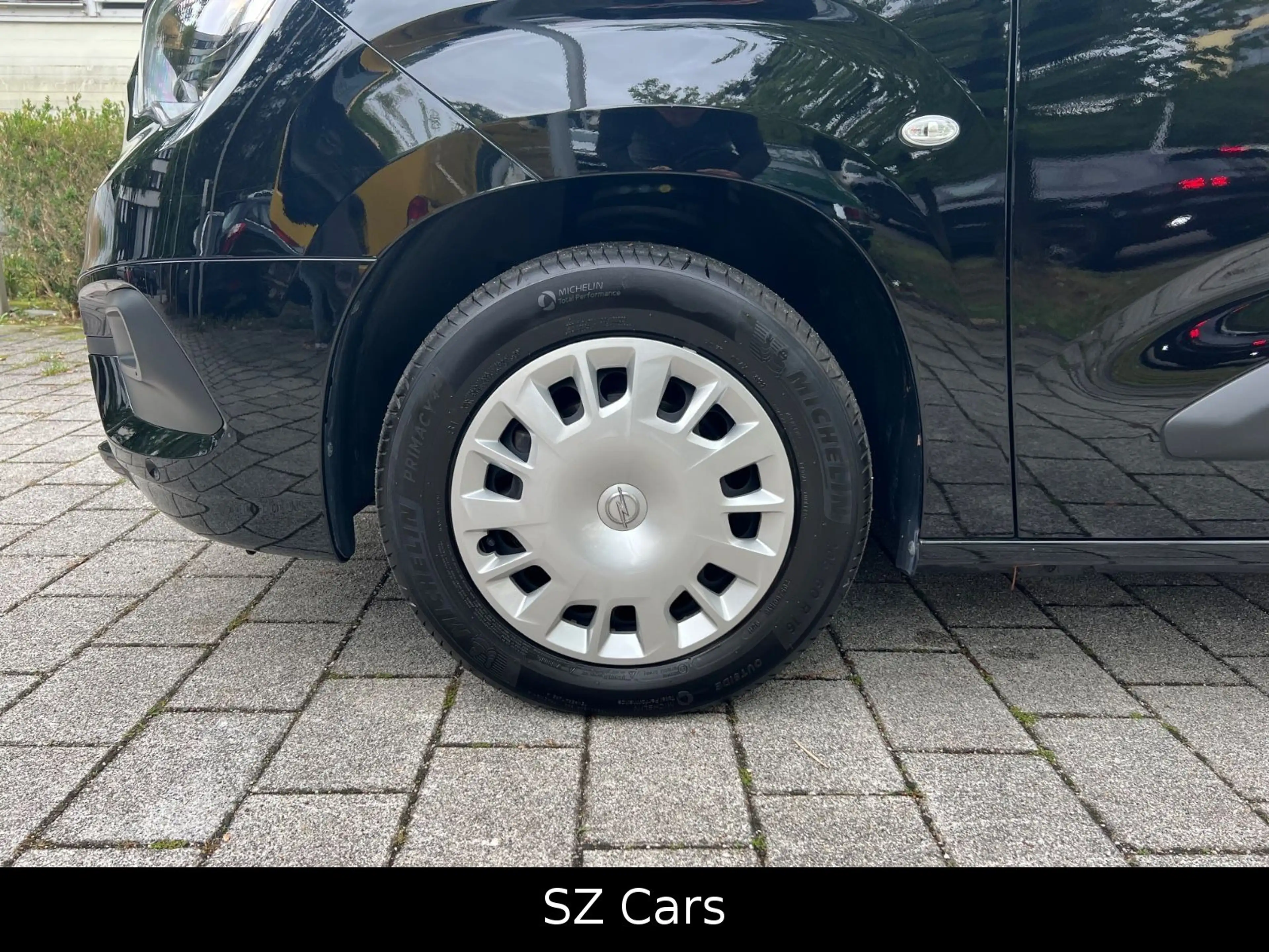 Opel Combo Life E Edition NAVI SHZ TEMP PDC 2.HAND — photo 11