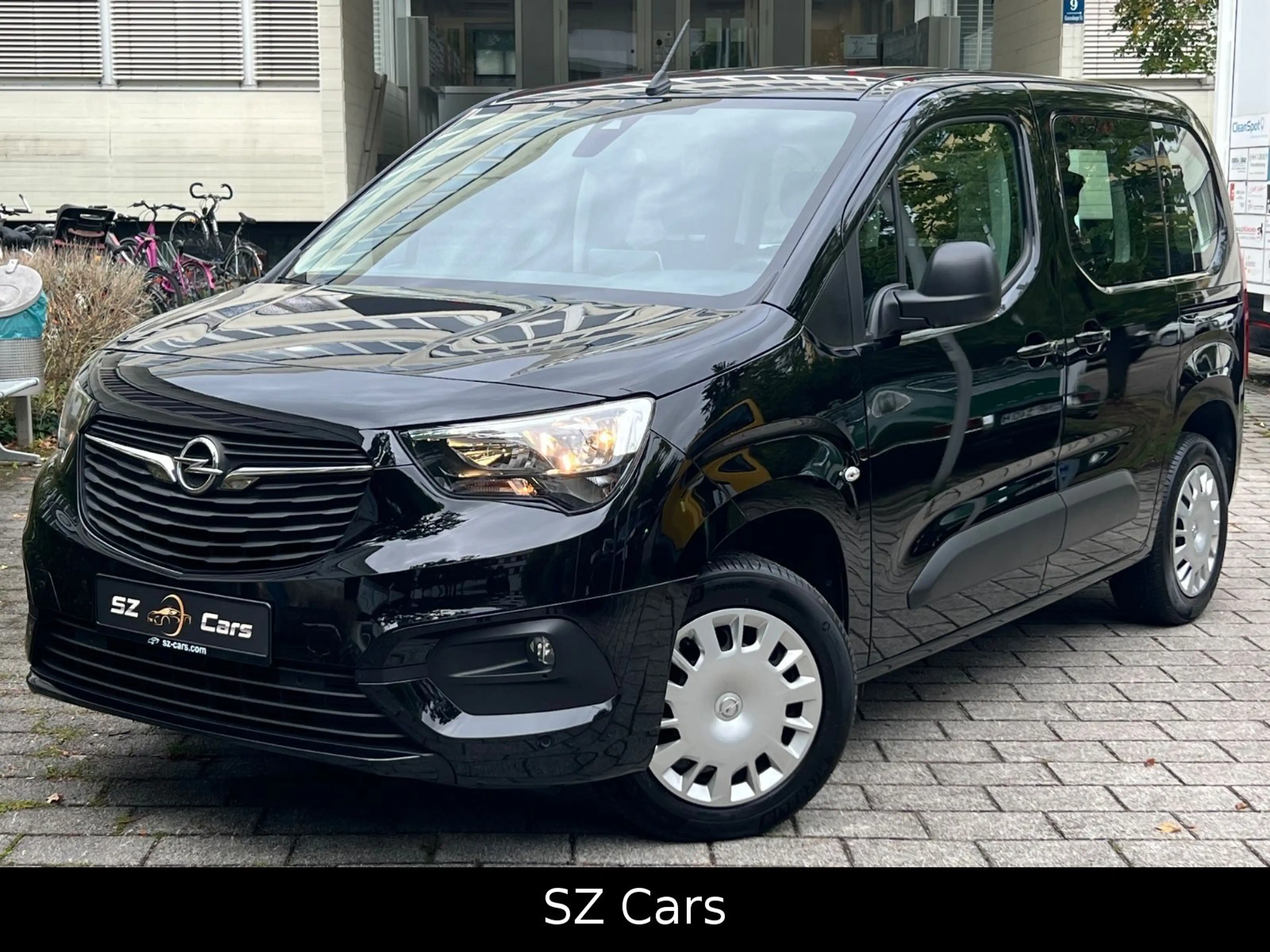 Opel Combo Life E Edition NAVI SHZ TEMP PDC 2.HAND