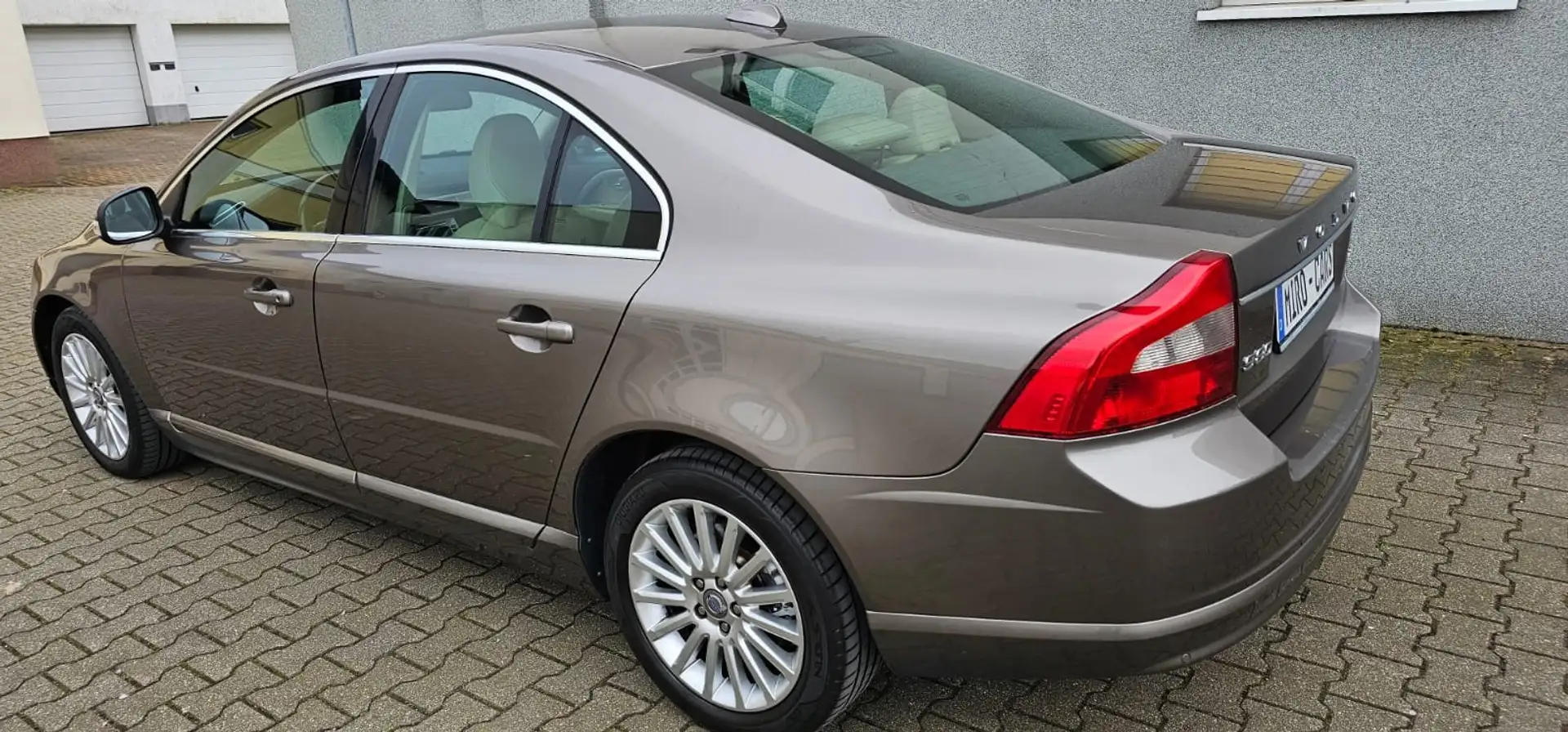 Volvo S80 D5 Aut. Executive Beżowy - 1