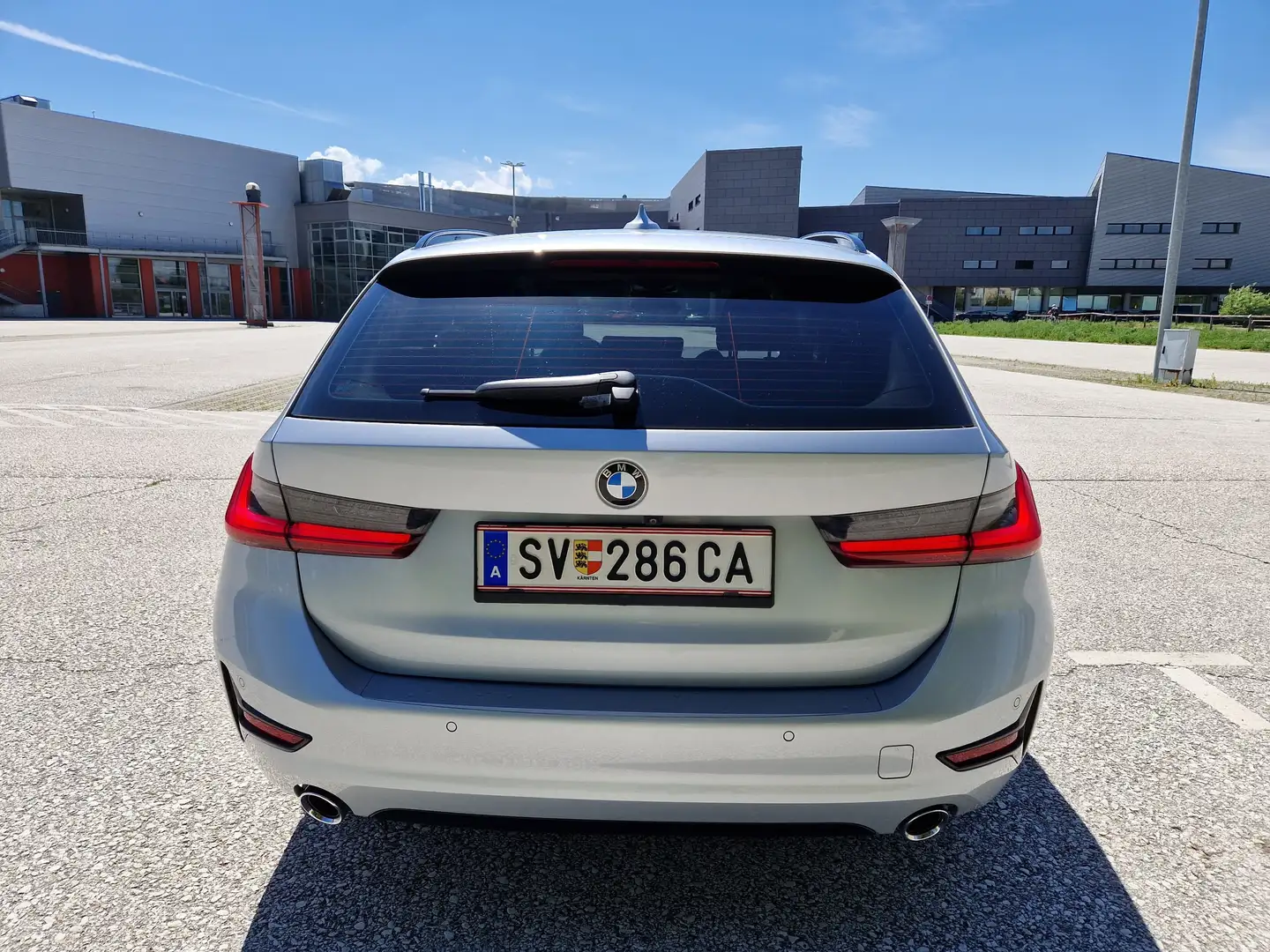 BMW 320 320d Touring Aut. Silber - 2