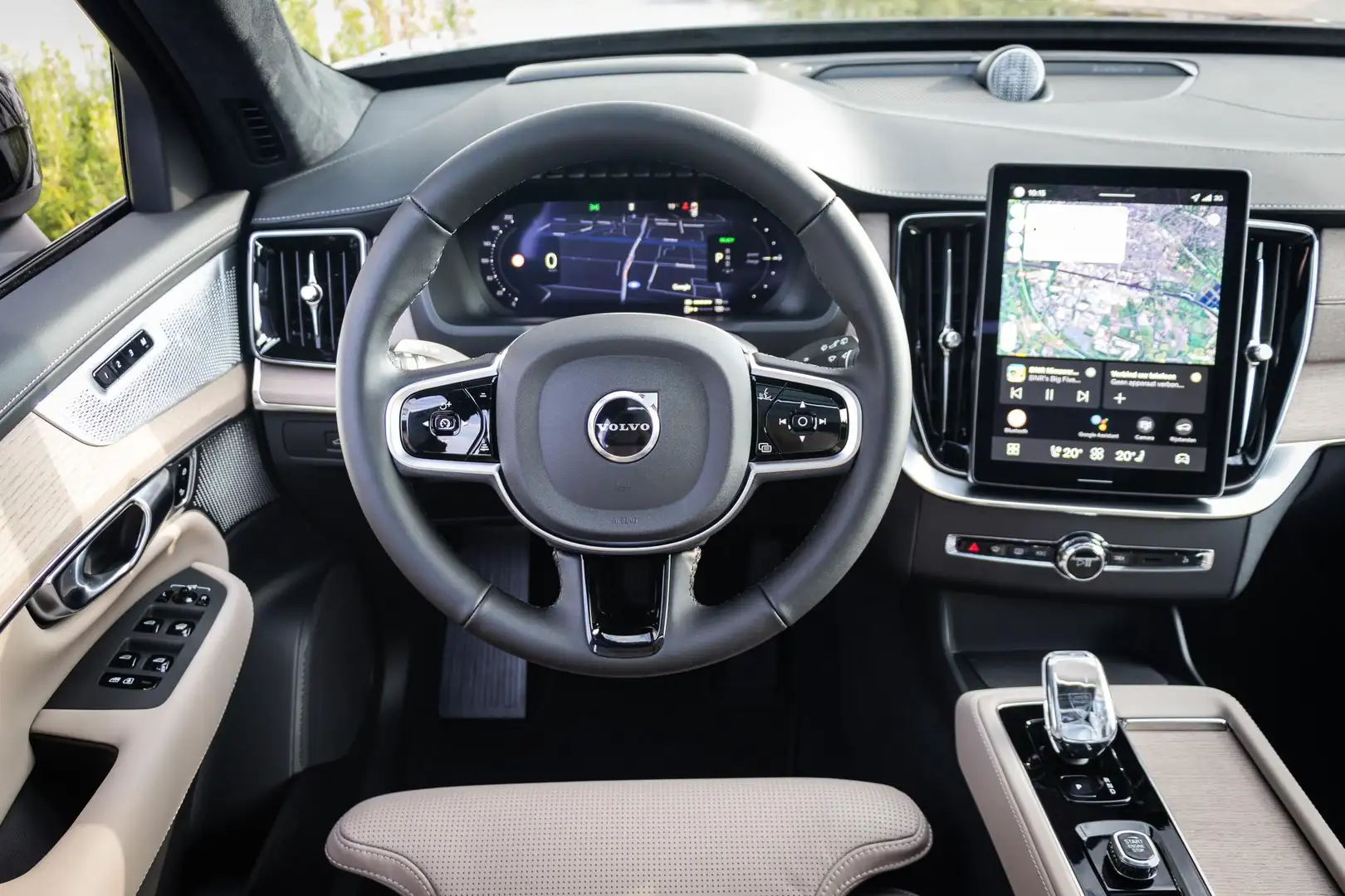 Volvo XC90 2.0 T8 Plug-in hybrid AWD Ultra Dark | Bowers & Wi Gris - 2