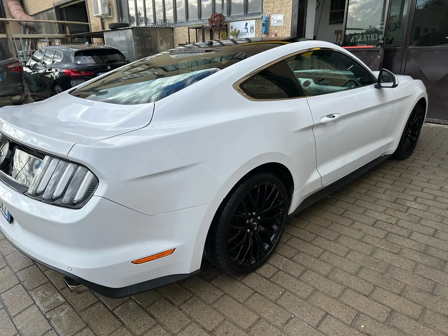 Ford Mustang Fastback 2.3 ecoboost 317cv auto Bianco - 2