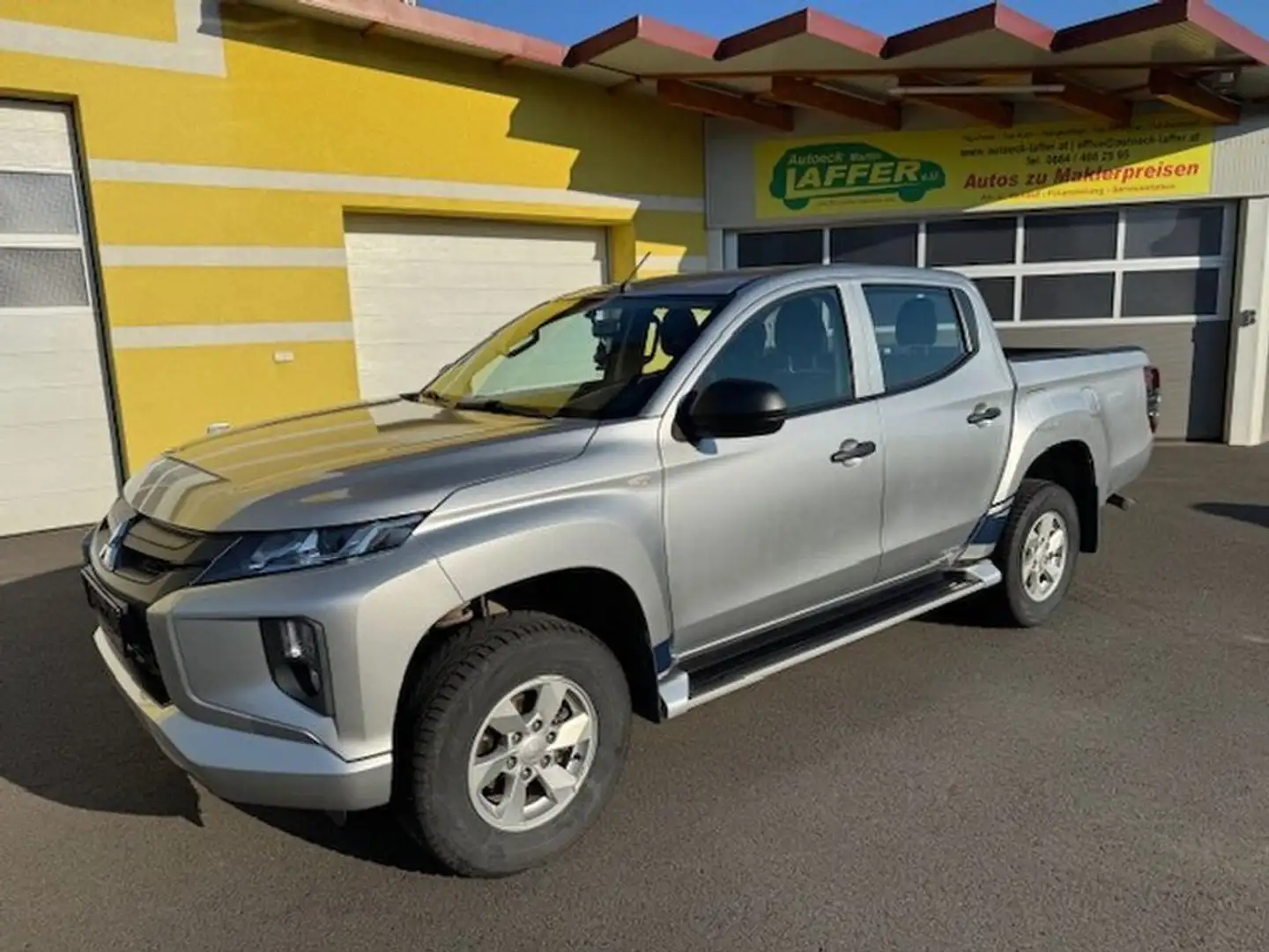 Mitsubishi L200 2.2 Club Cab 4WD nur 67500km!! inkl. Ust!! Silber - 1