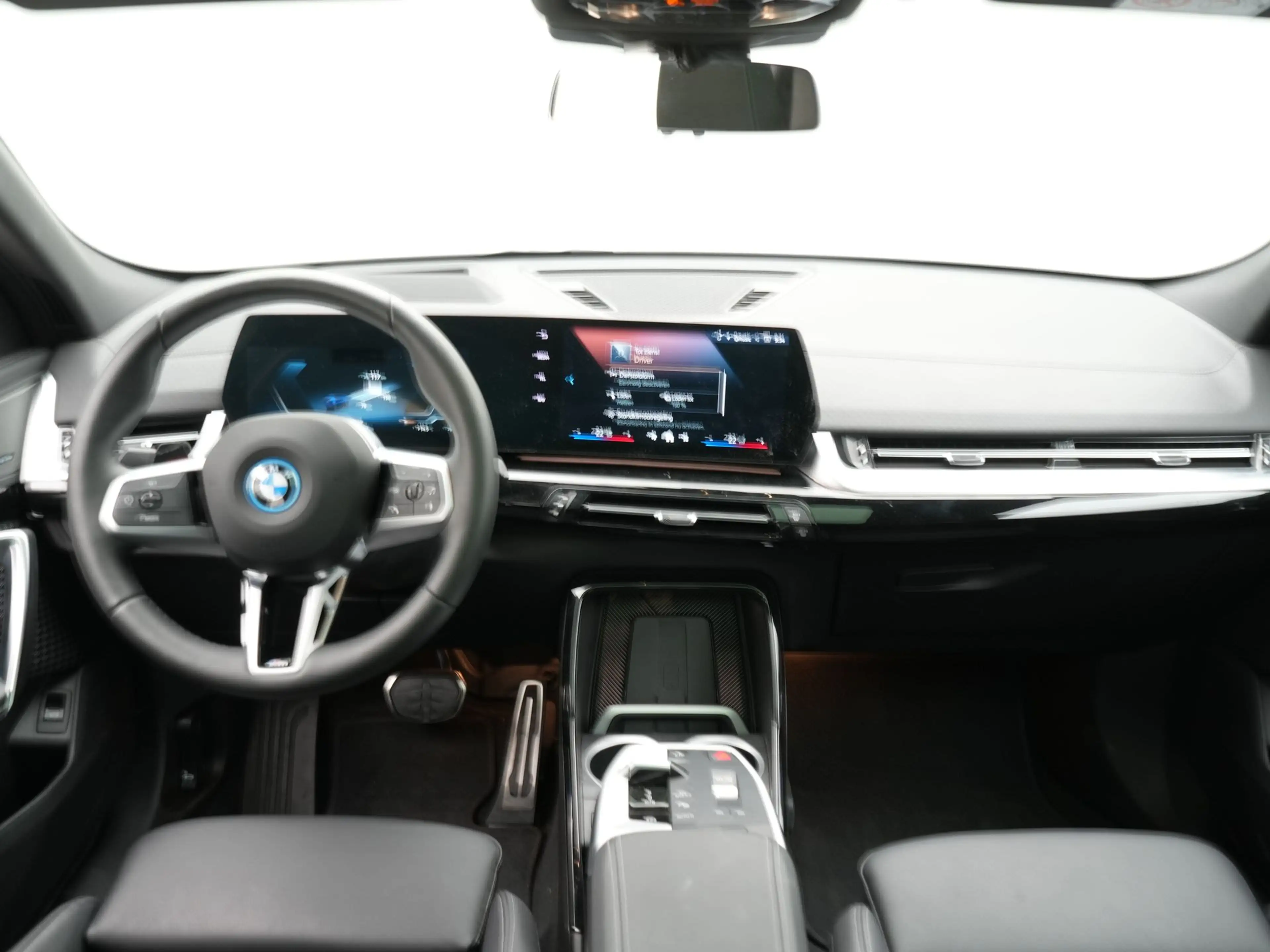 BMW iX2 eDrive20 67 kWh SoH 100% — photo 12