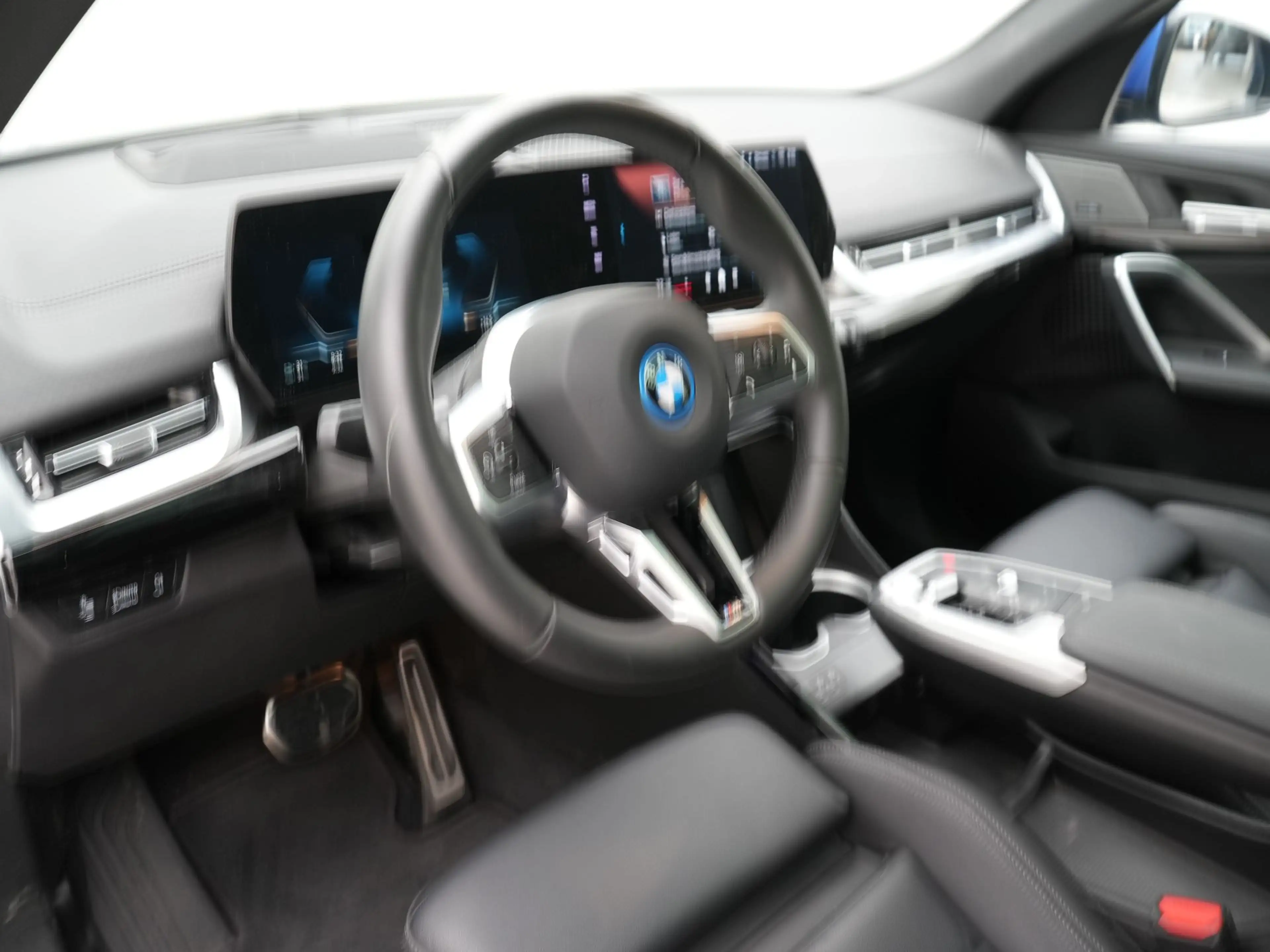 BMW iX2 eDrive20 67 kWh SoH 100% — photo 2