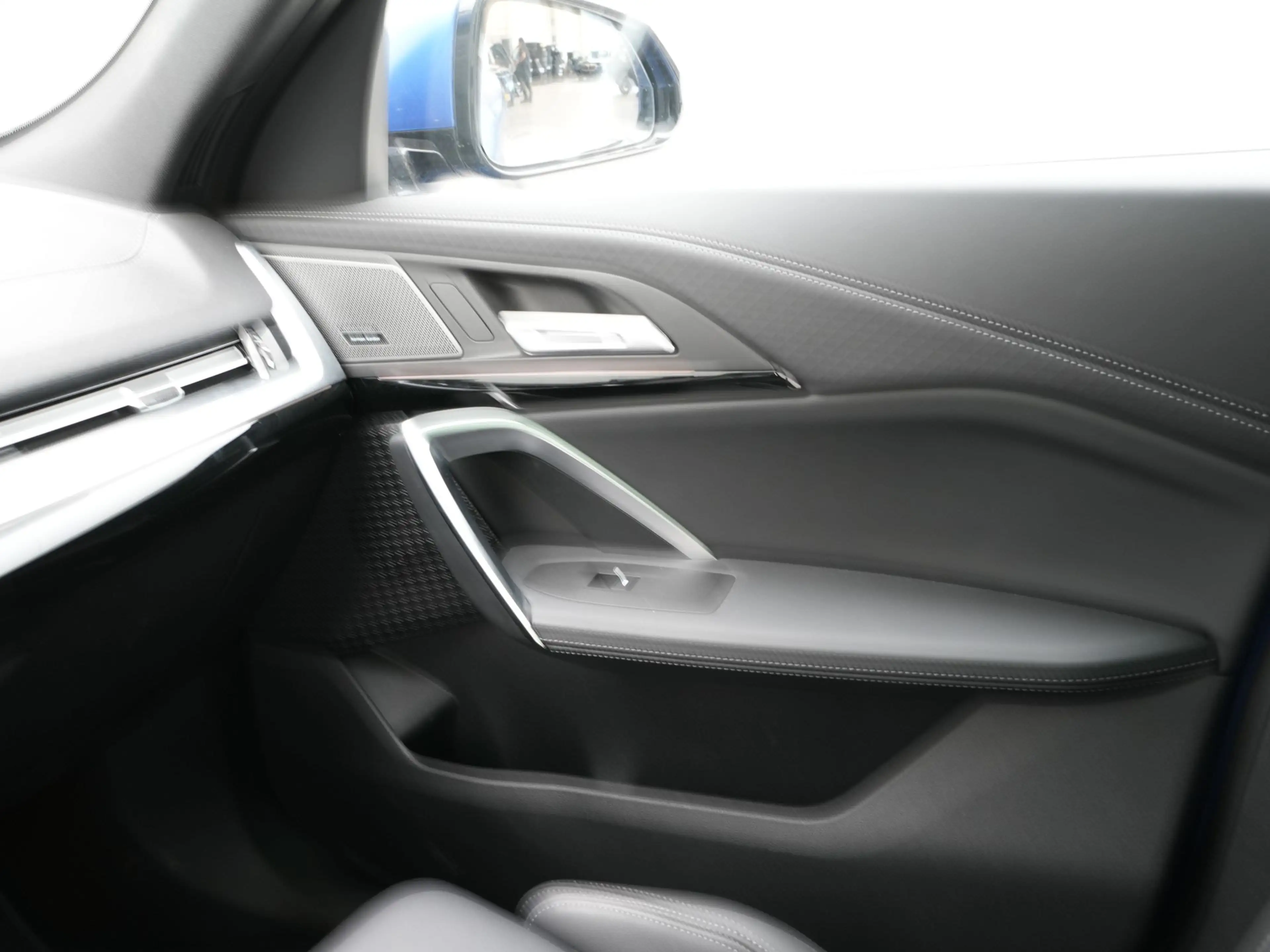 BMW iX2 eDrive20 67 kWh SoH 100% — photo 13