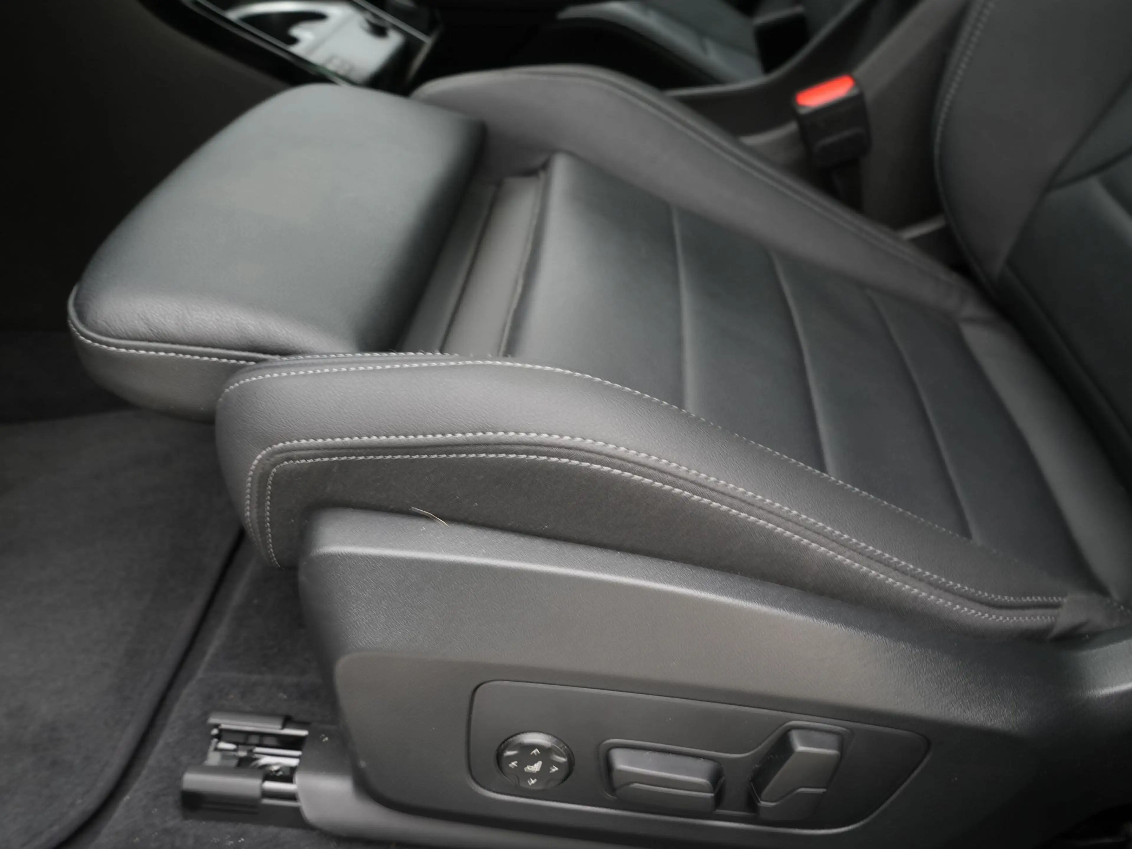BMW iX2 eDrive20 67 kWh SoH 100% — photo 14