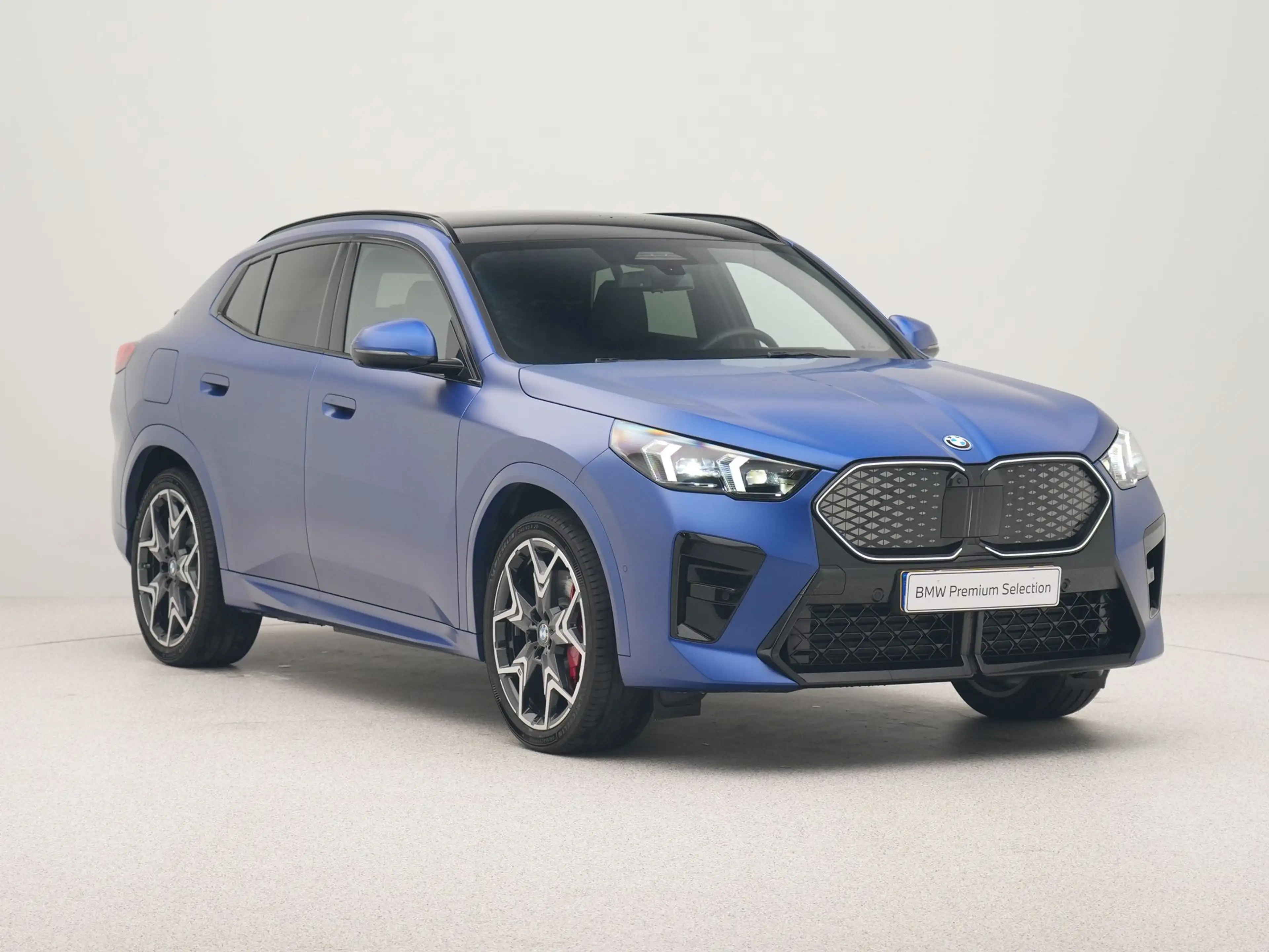BMW iX2 eDrive20 67 kWh SoH 100% — photo 6
