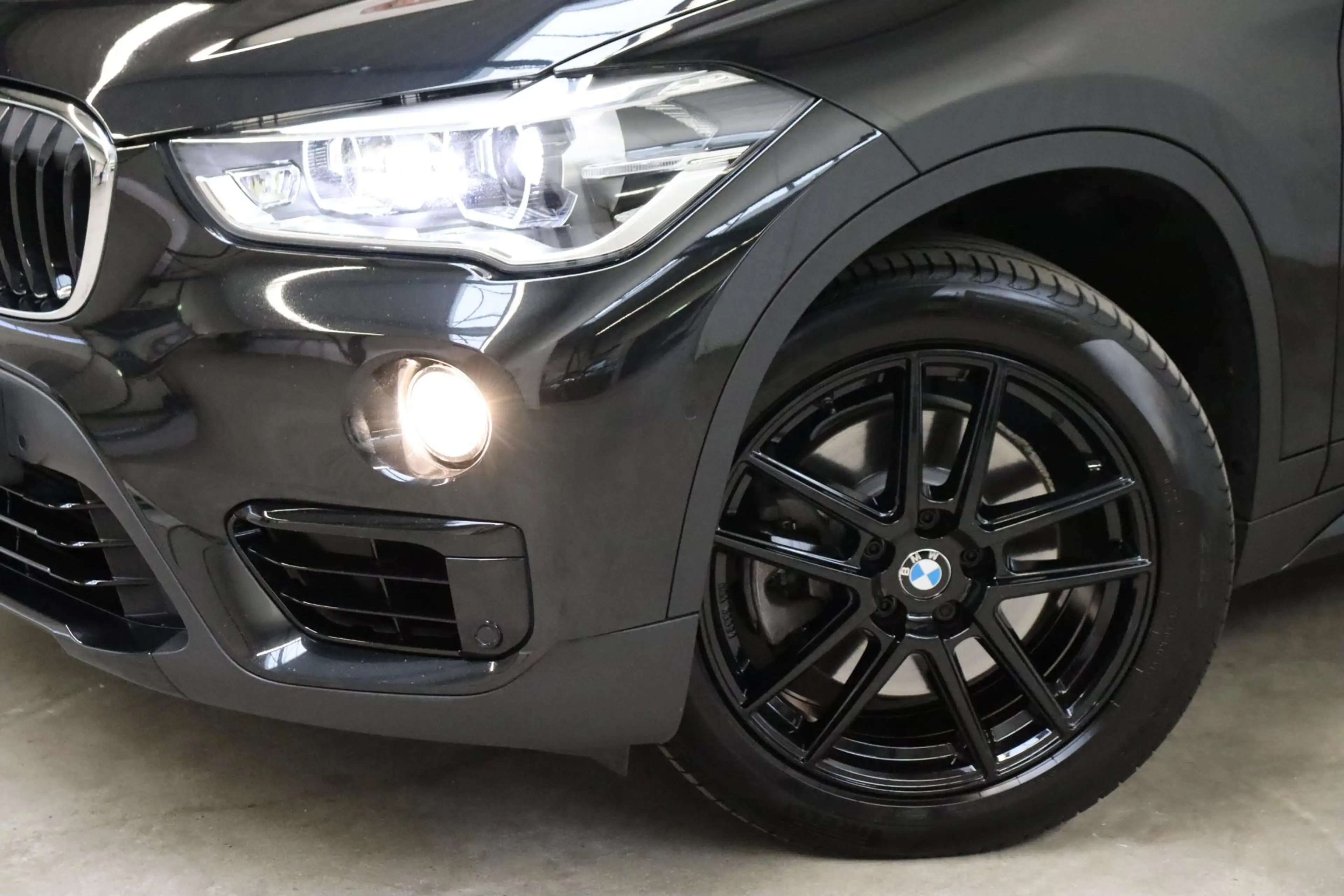 BMW X1 sDrive20i High Executive Sport Line Automaat / Hea — photo 9