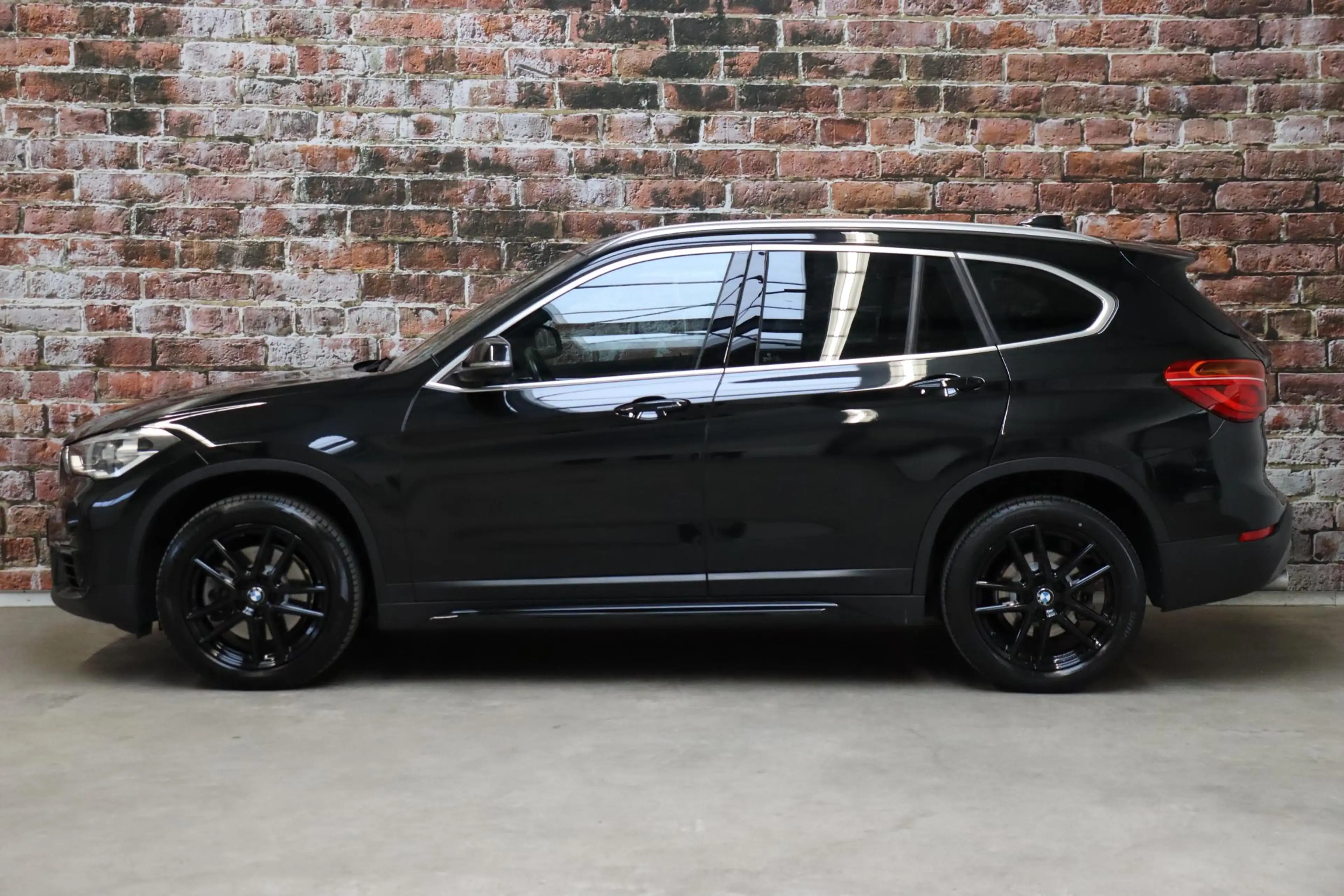 BMW X1 sDrive20i High Executive Sport Line Automaat / Hea — photo 3