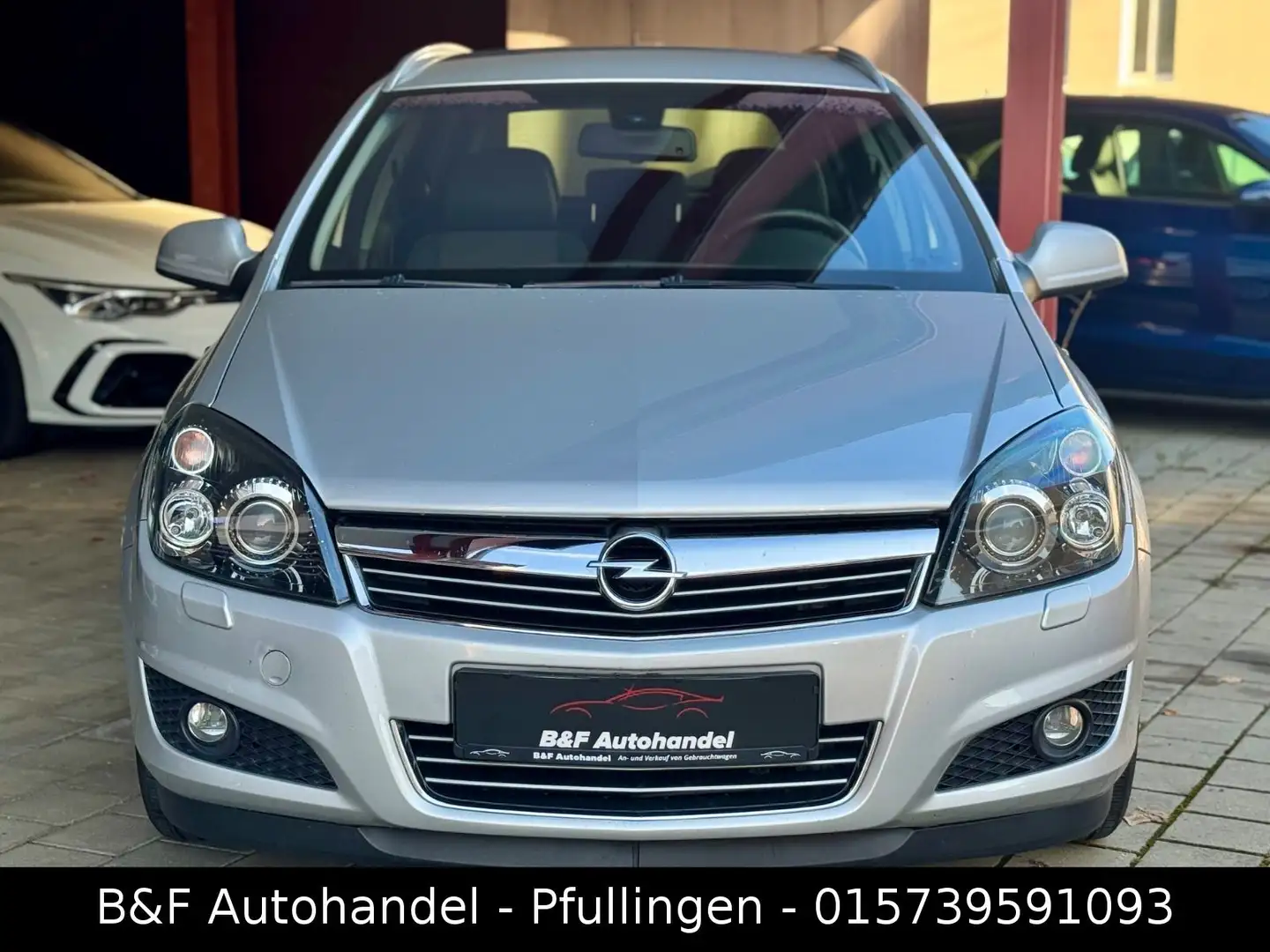 Opel Astra H 1.6 Caravan Innovation Automatik Silber - 2