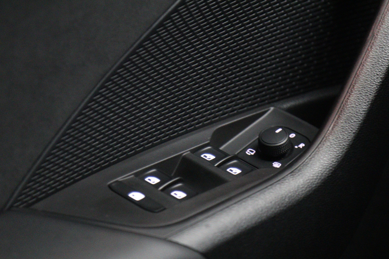 Skoda Octavia Combi 1.4 TSI RS 245 PK iV PHEV Business, Trekhaak — photo 26