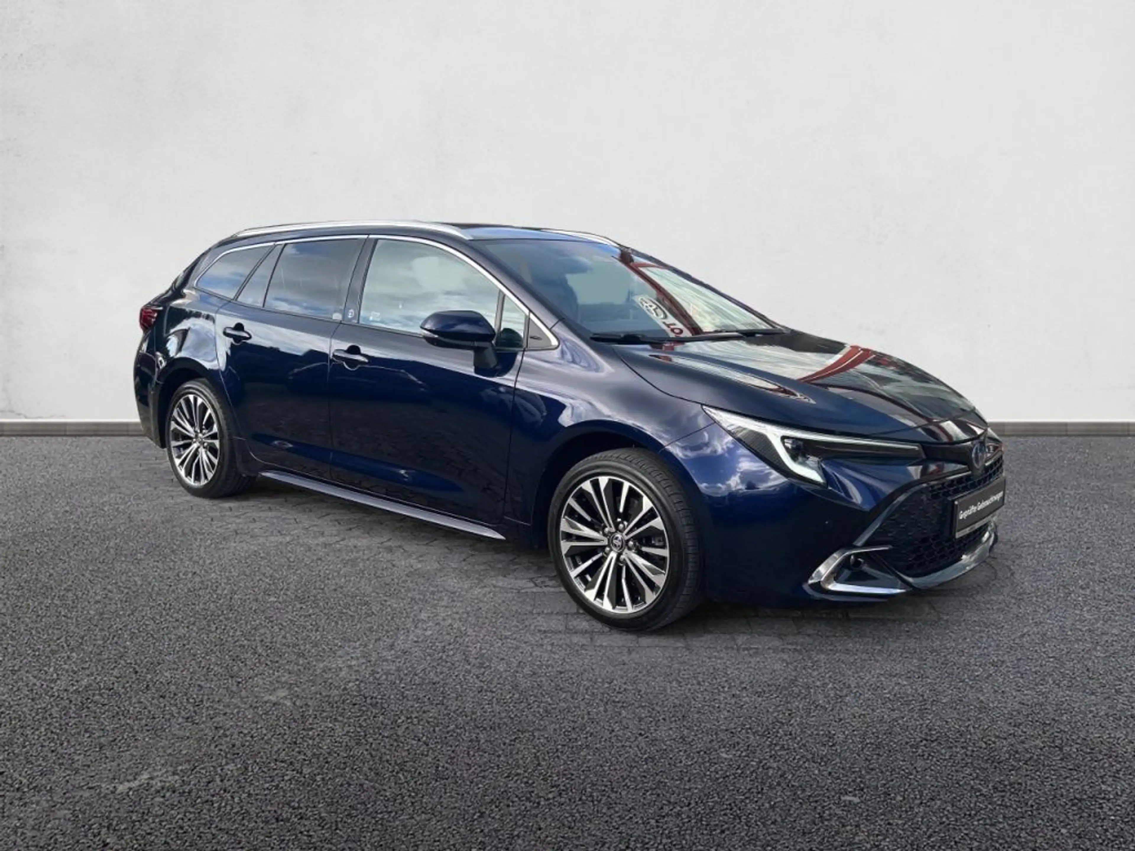 Toyota Corolla 2.0 Hybrid Touring Sports Team Deutschland — photo 3