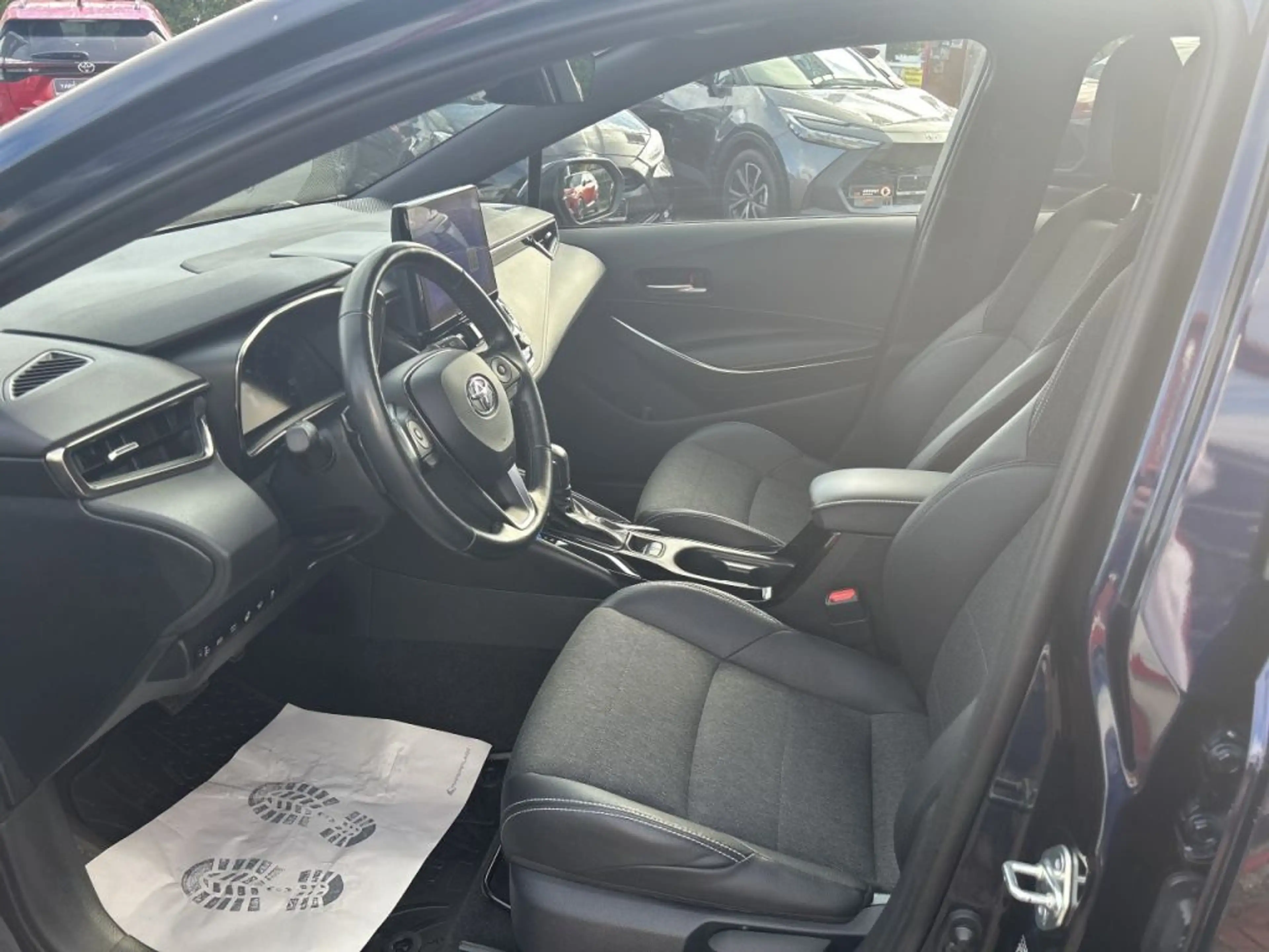 Toyota Corolla 2.0 Hybrid Touring Sports Team Deutschland — photo 7