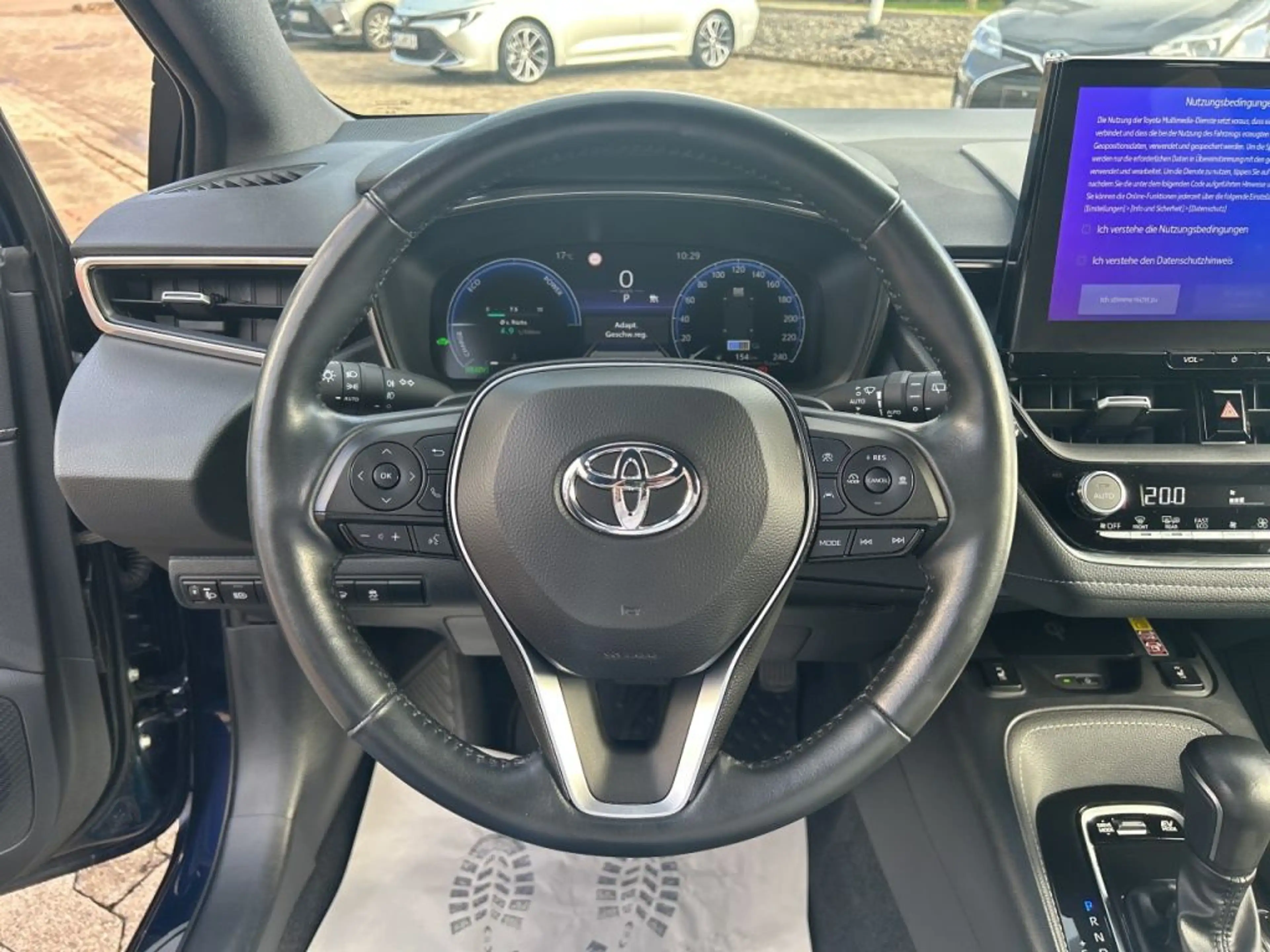 Toyota Corolla 2.0 Hybrid Touring Sports Team Deutschland — photo 11
