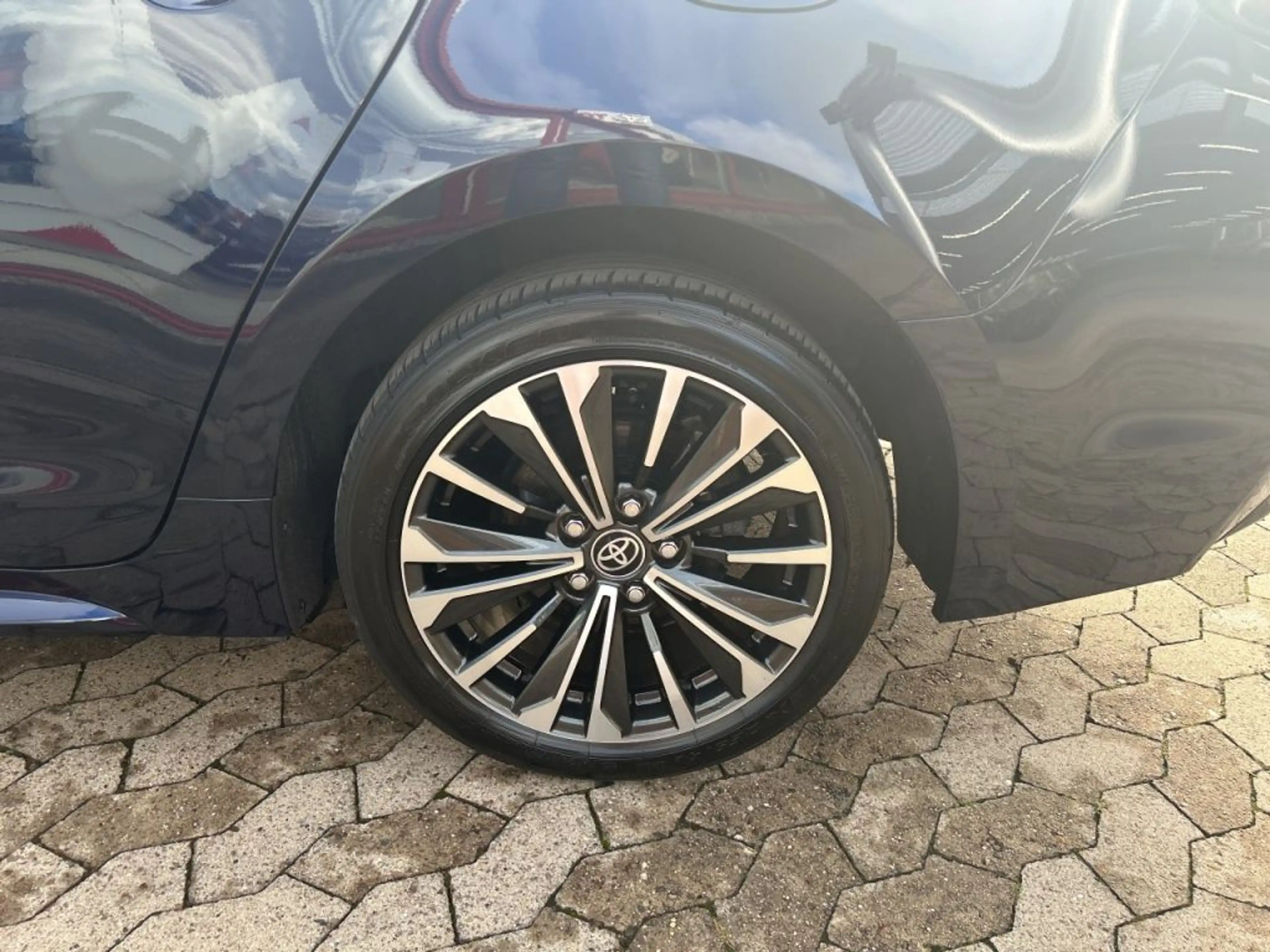 Toyota Corolla 2.0 Hybrid Touring Sports Team Deutschland — photo 19