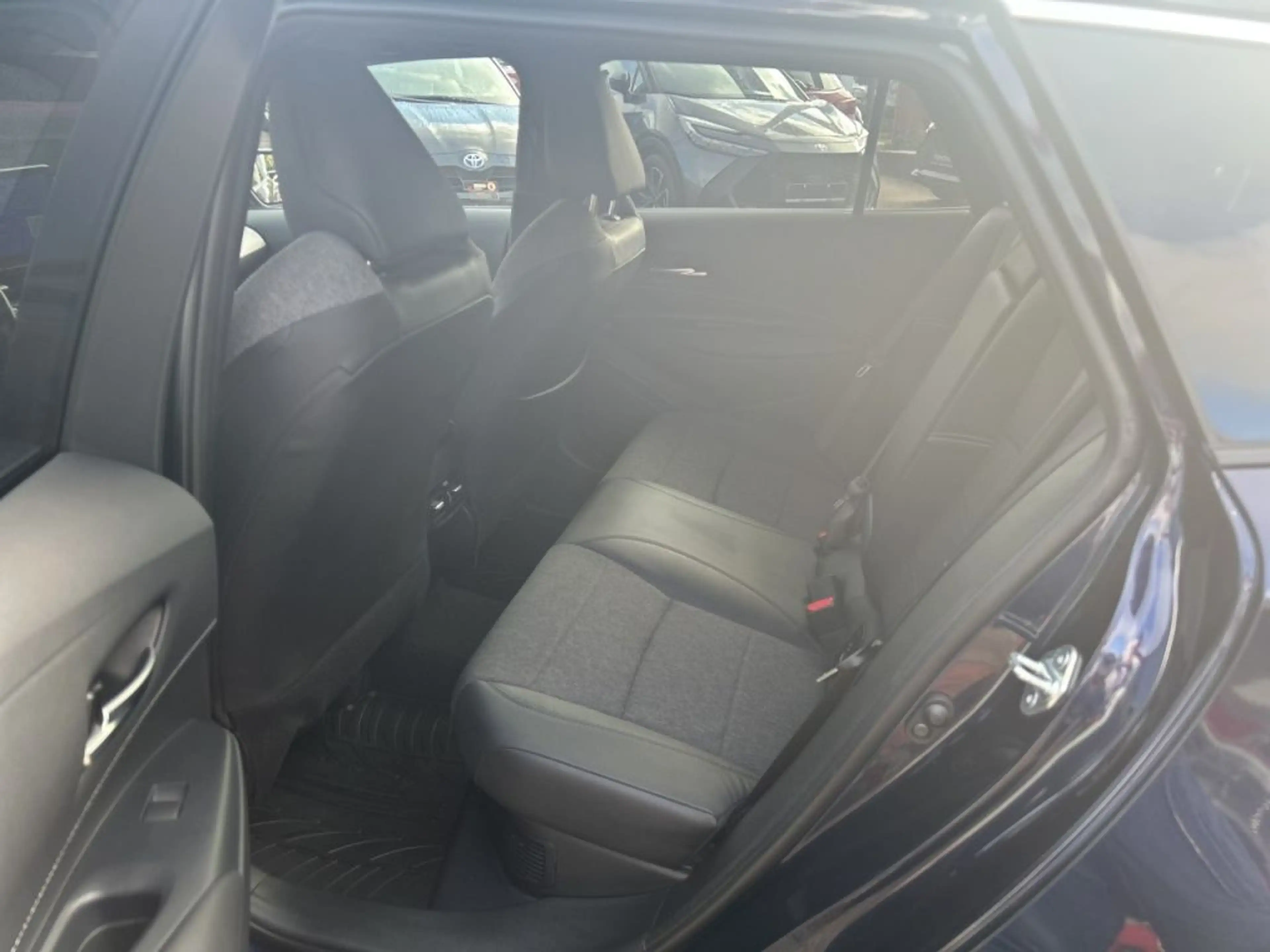 Toyota Corolla 2.0 Hybrid Touring Sports Team Deutschland — photo 8