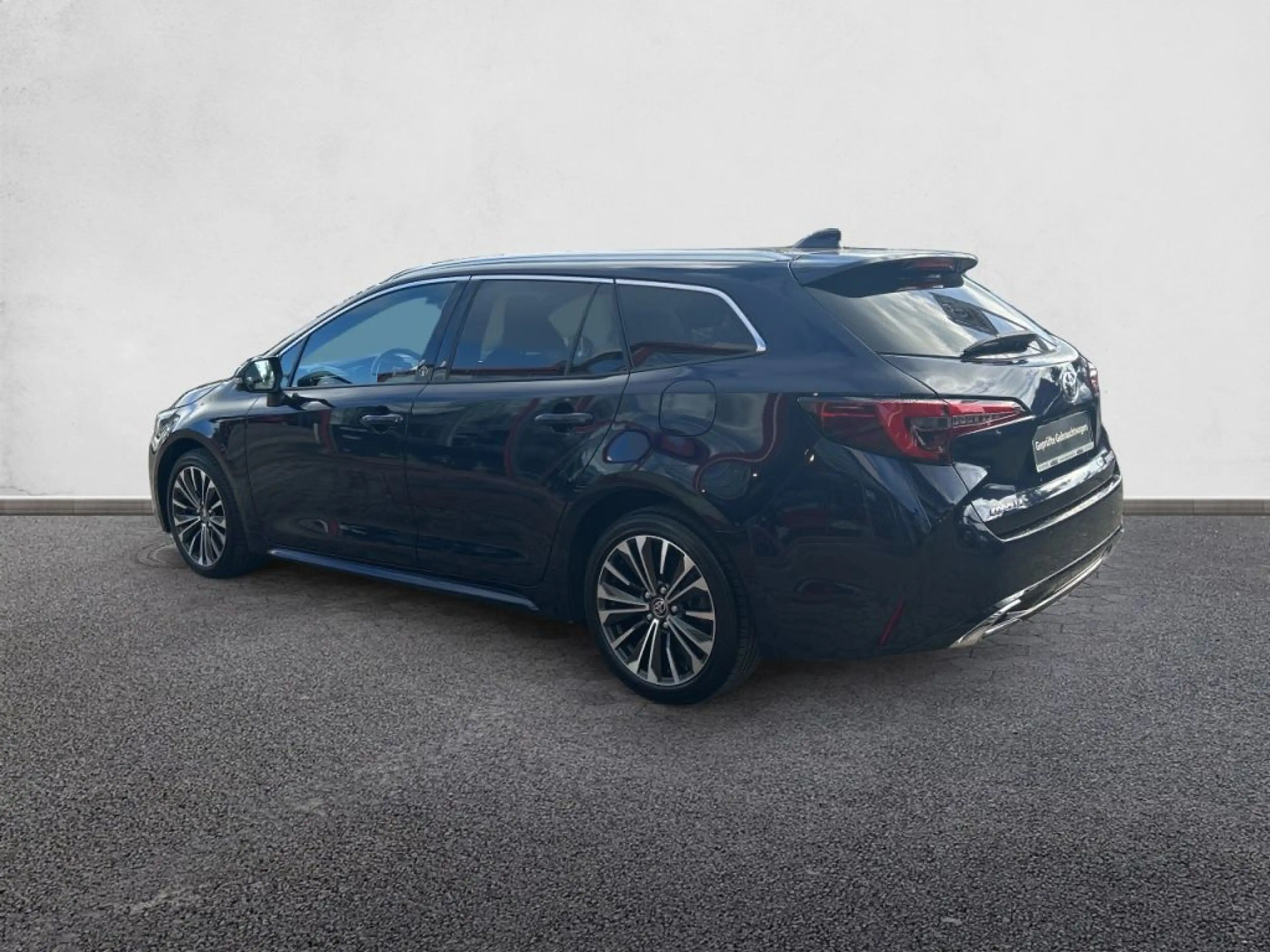 Toyota Corolla 2.0 Hybrid Touring Sports Team Deutschland — photo 6