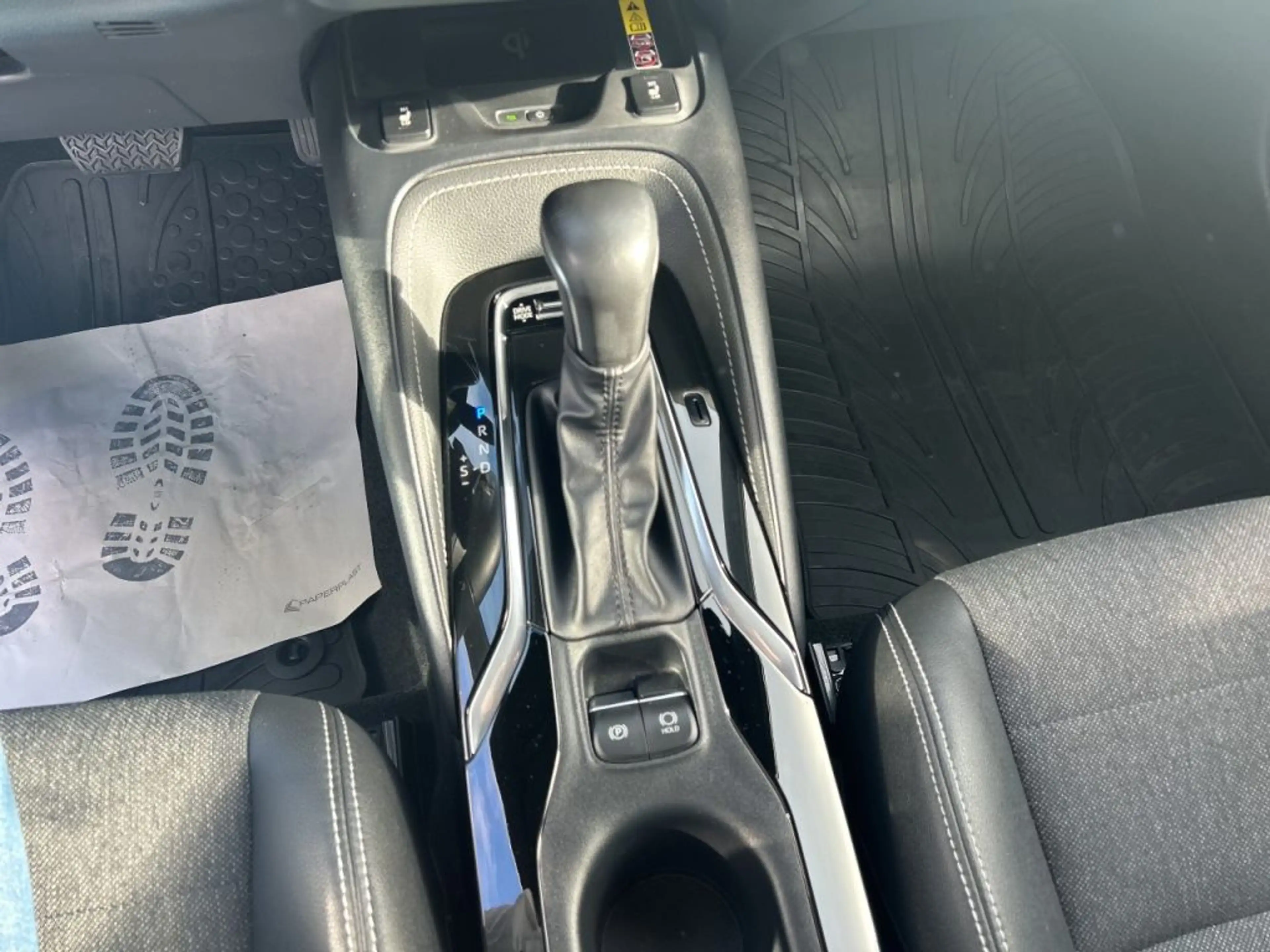 Toyota Corolla 2.0 Hybrid Touring Sports Team Deutschland — photo 17